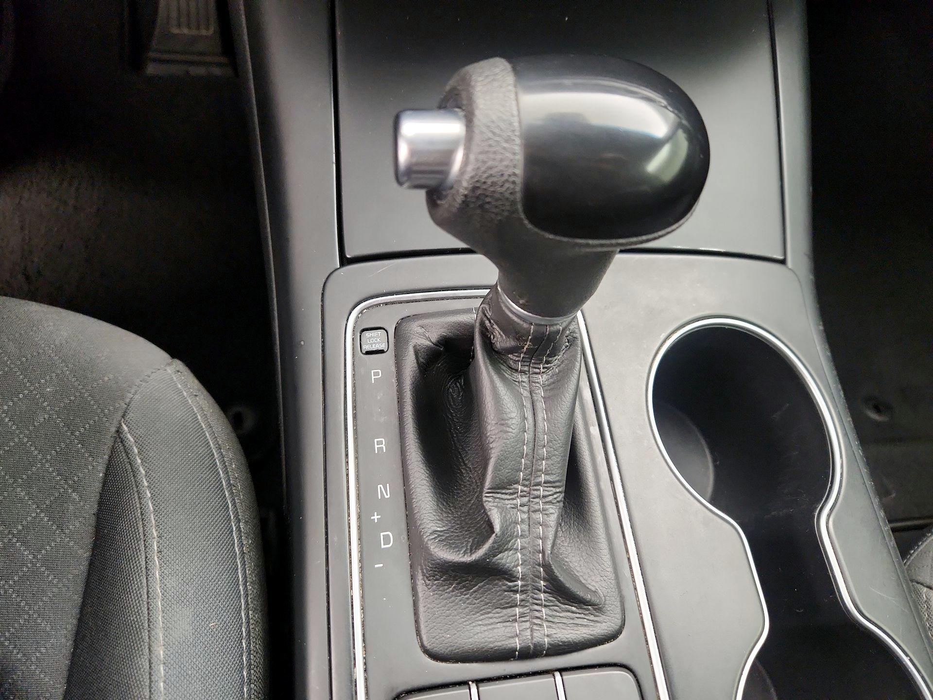 Thumbnail: 2016 Kia Sorento - 16