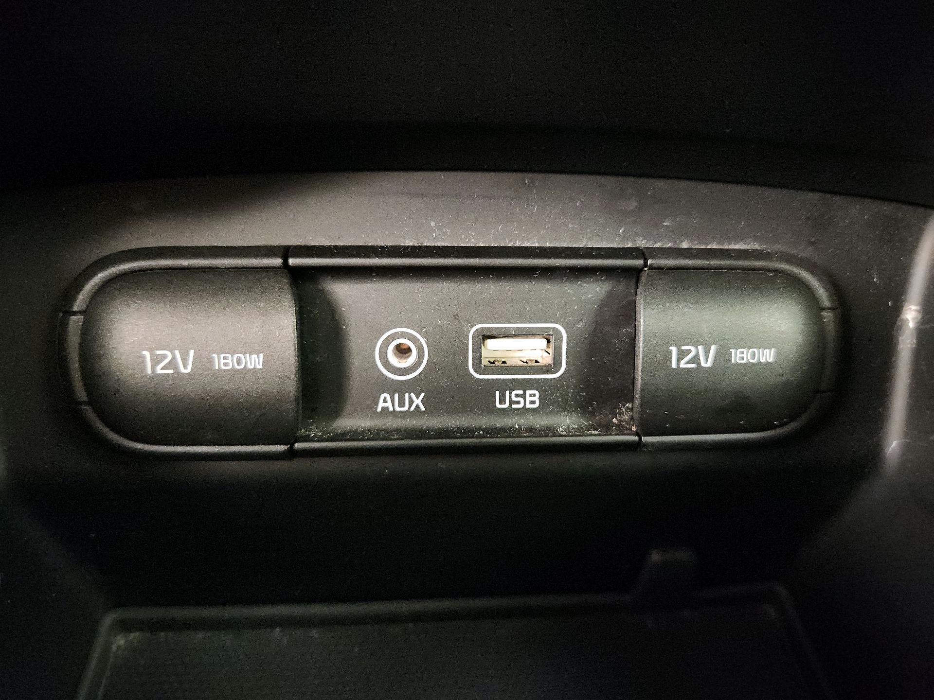 Thumbnail: 2016 Kia Sorento - 17