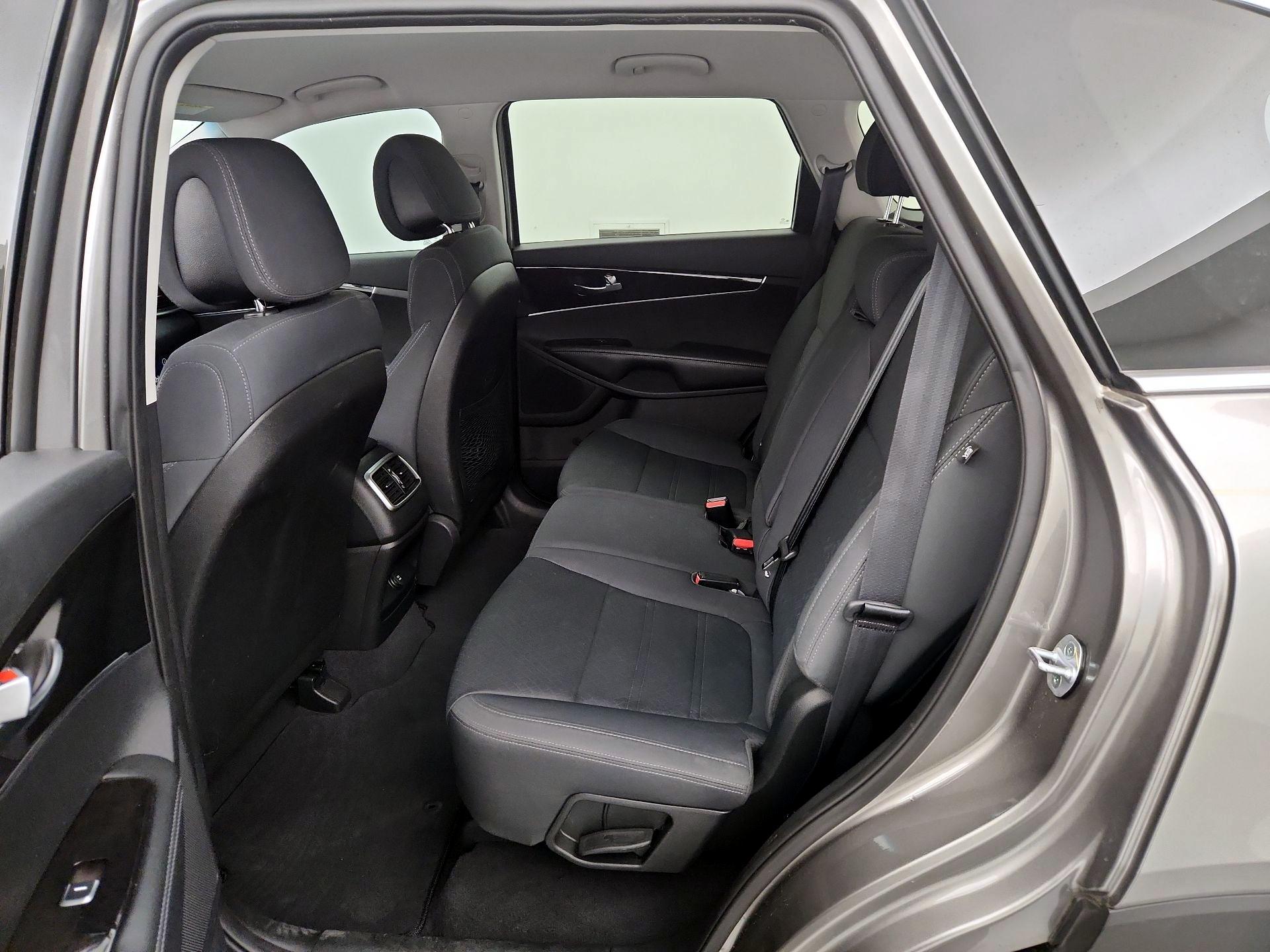 Thumbnail: 2016 Kia Sorento - 18