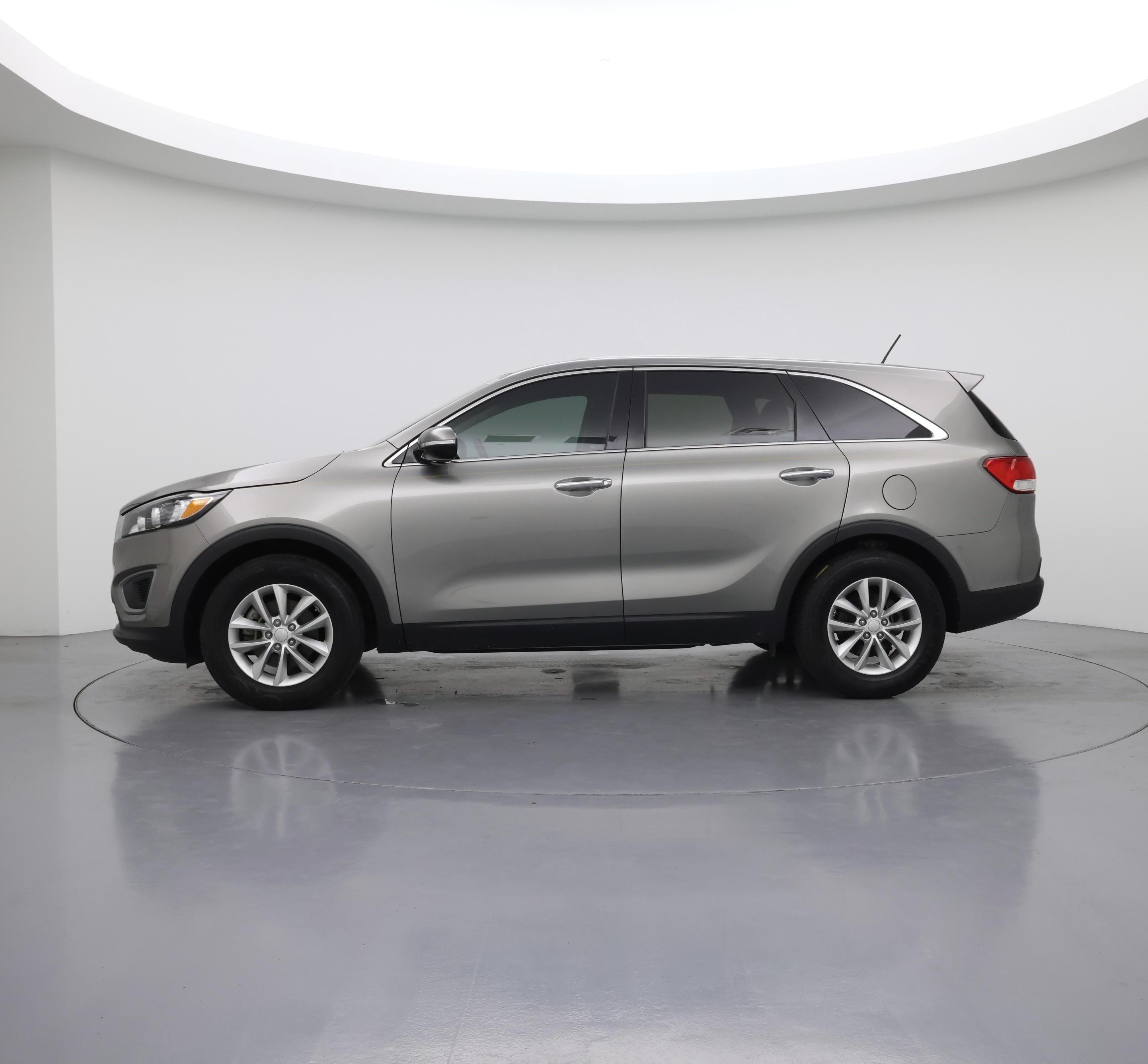 Thumbnail: 2016 Kia Sorento - 3