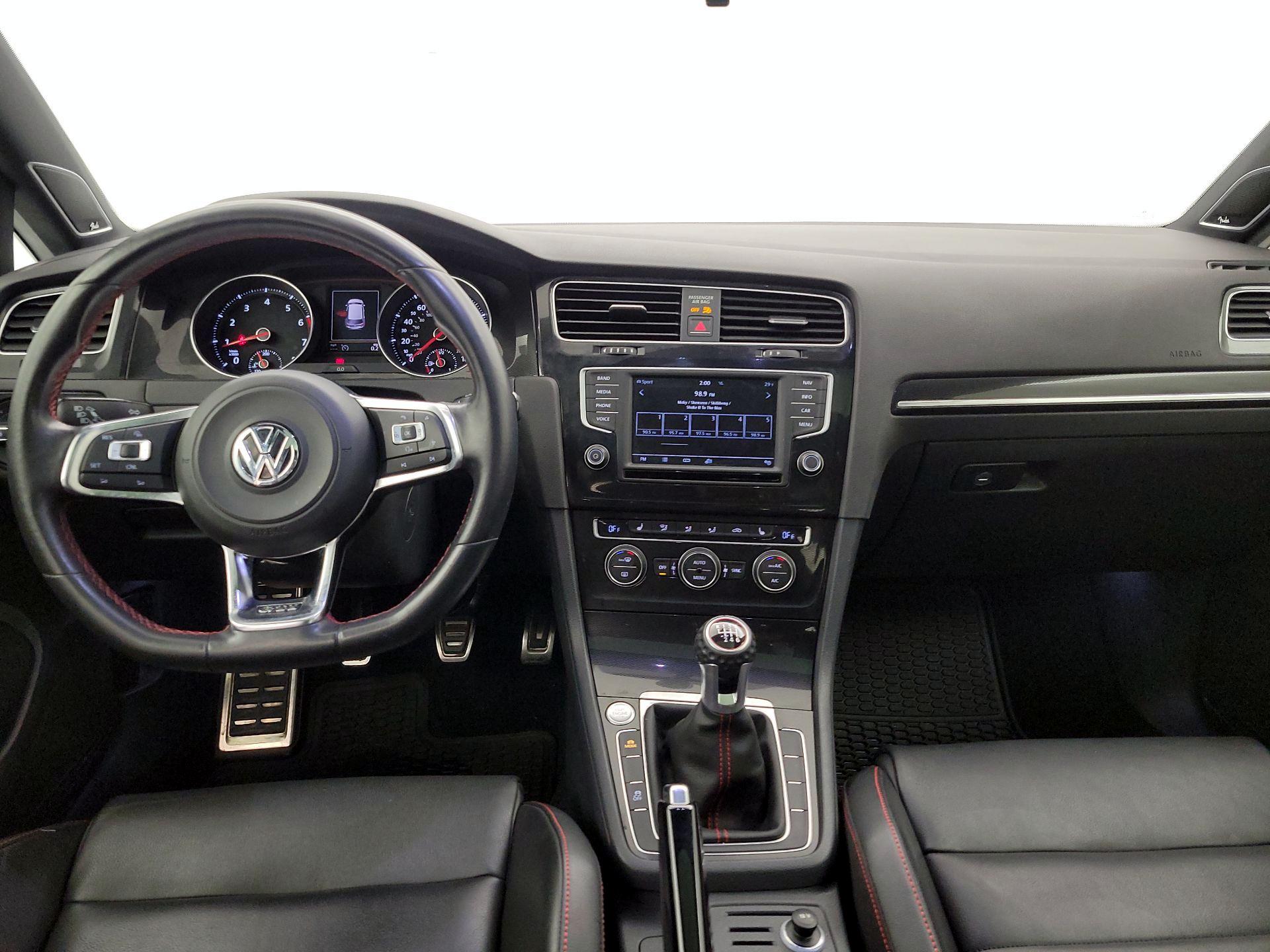 Thumbnail: 2016 Volkswagen Golf - 9