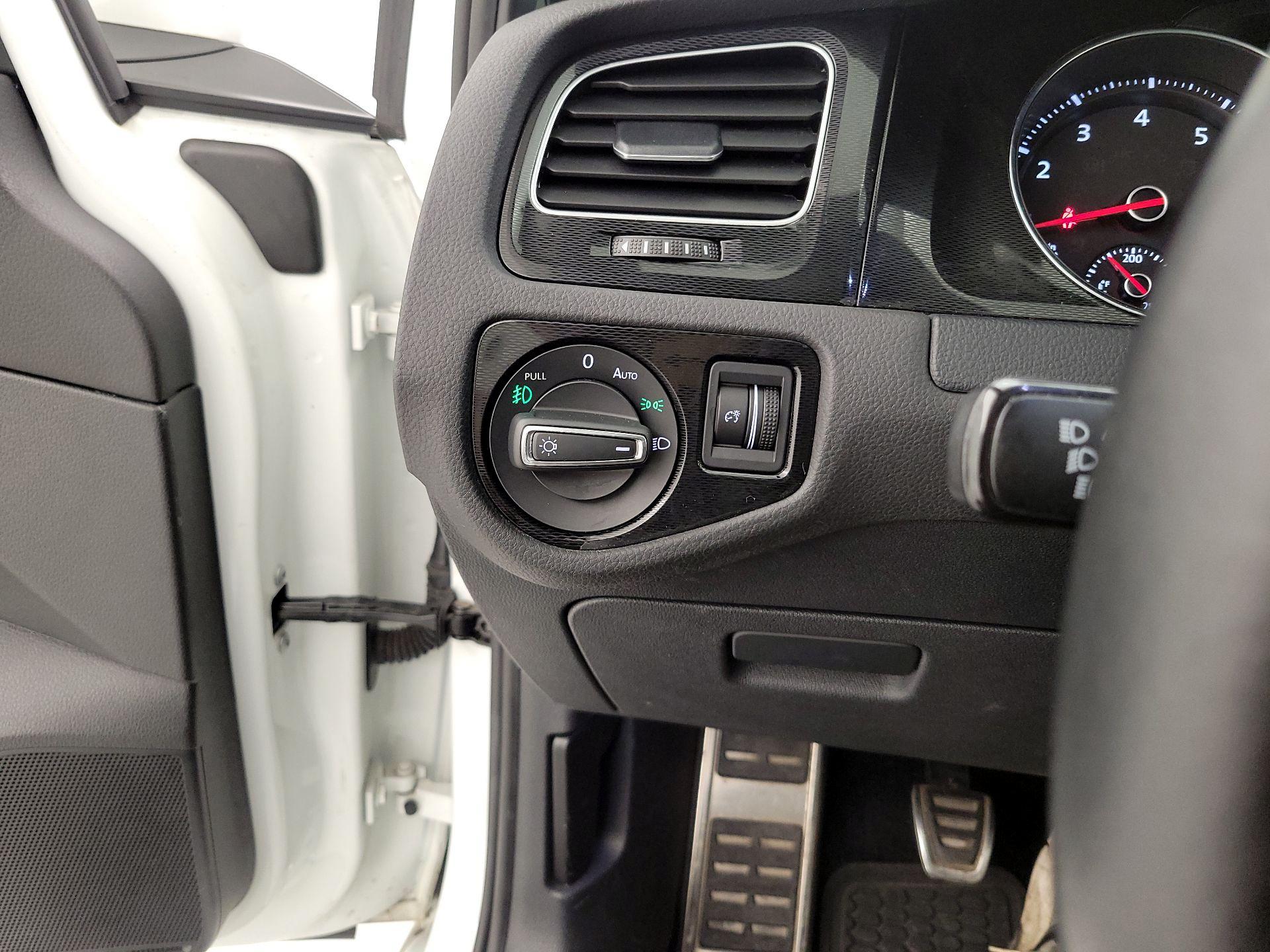 Thumbnail: 2016 Volkswagen Golf - 13