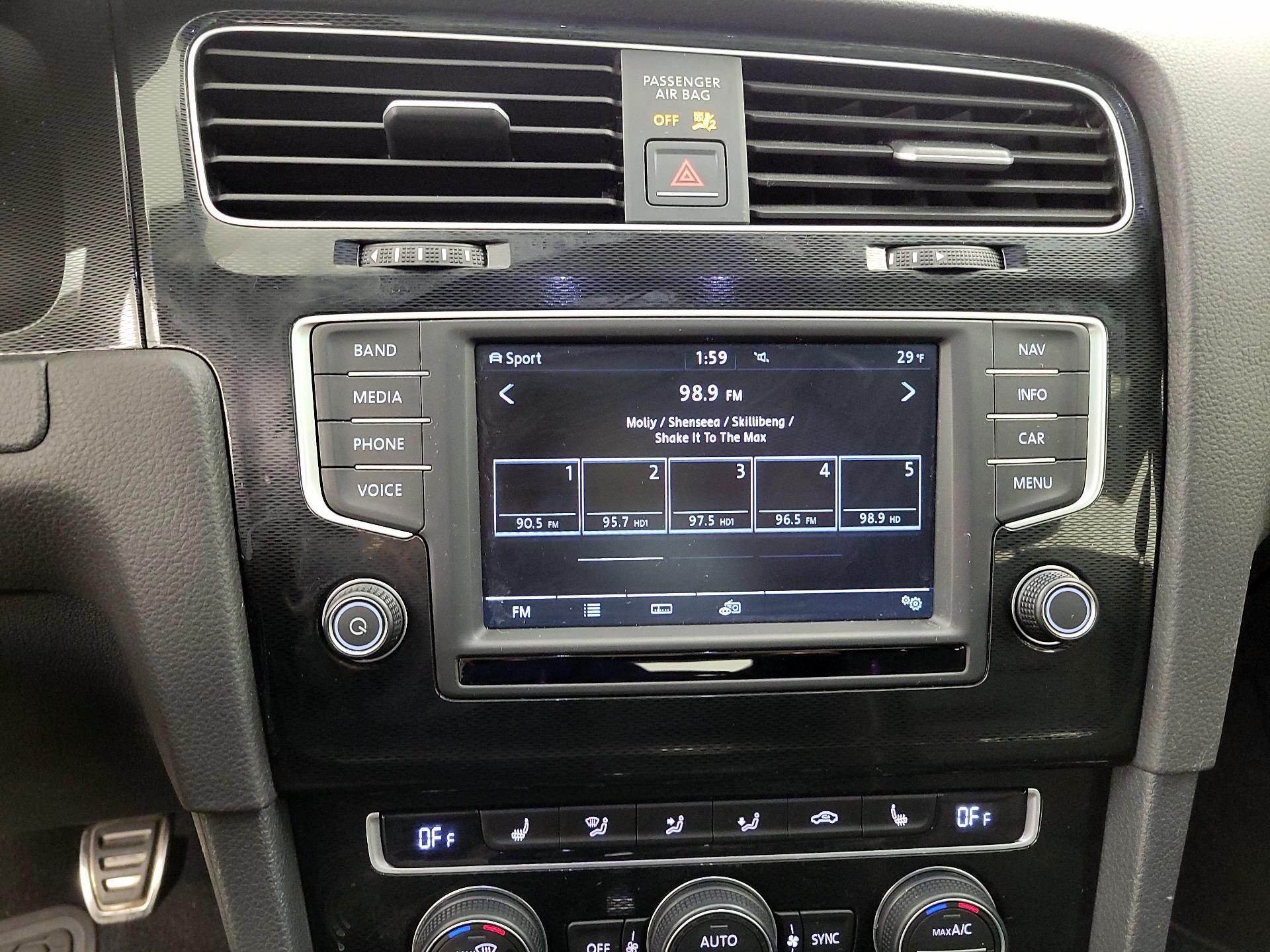 Thumbnail: 2016 Volkswagen Golf - 14