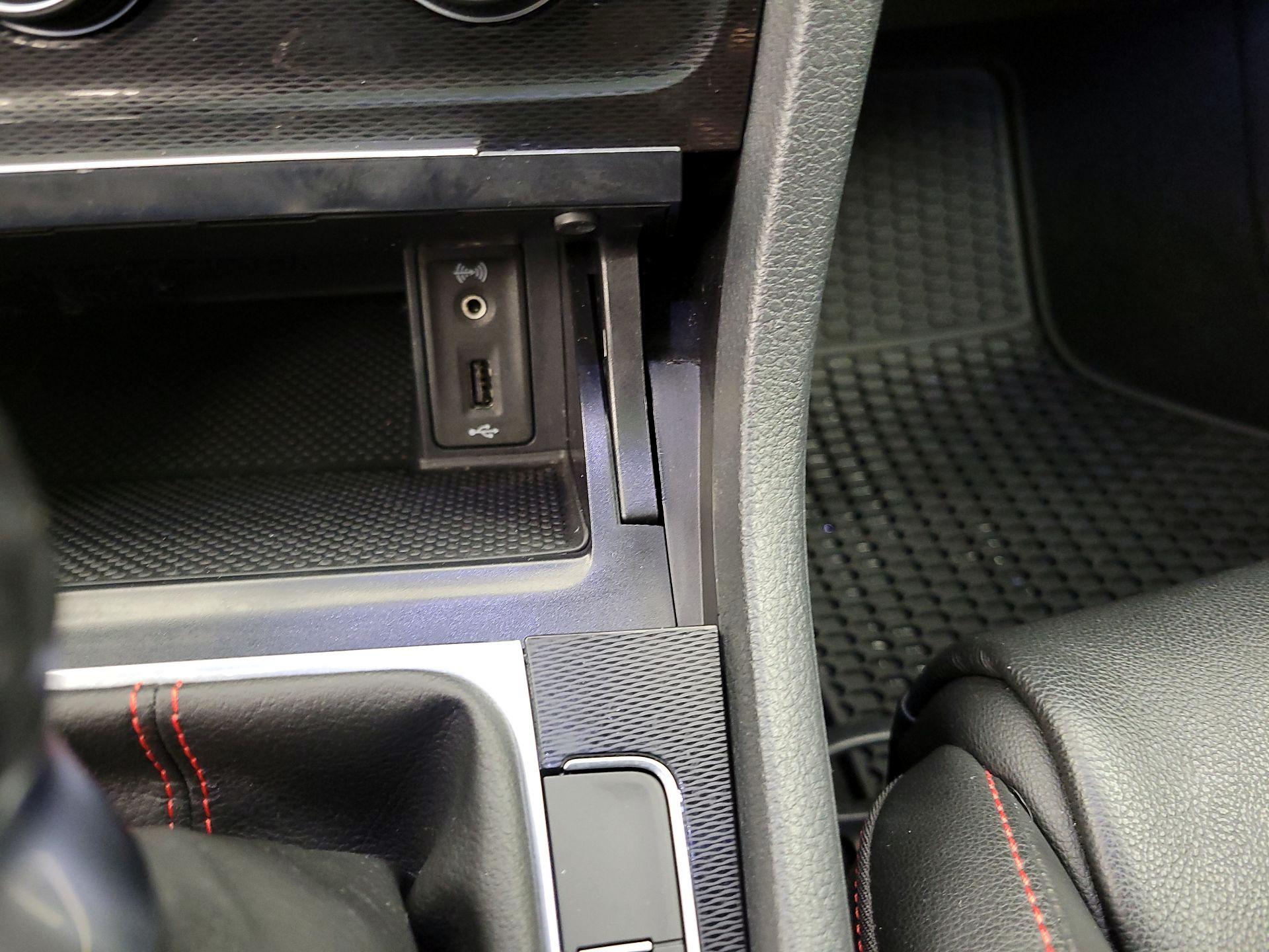 Thumbnail: 2016 Volkswagen Golf - 17