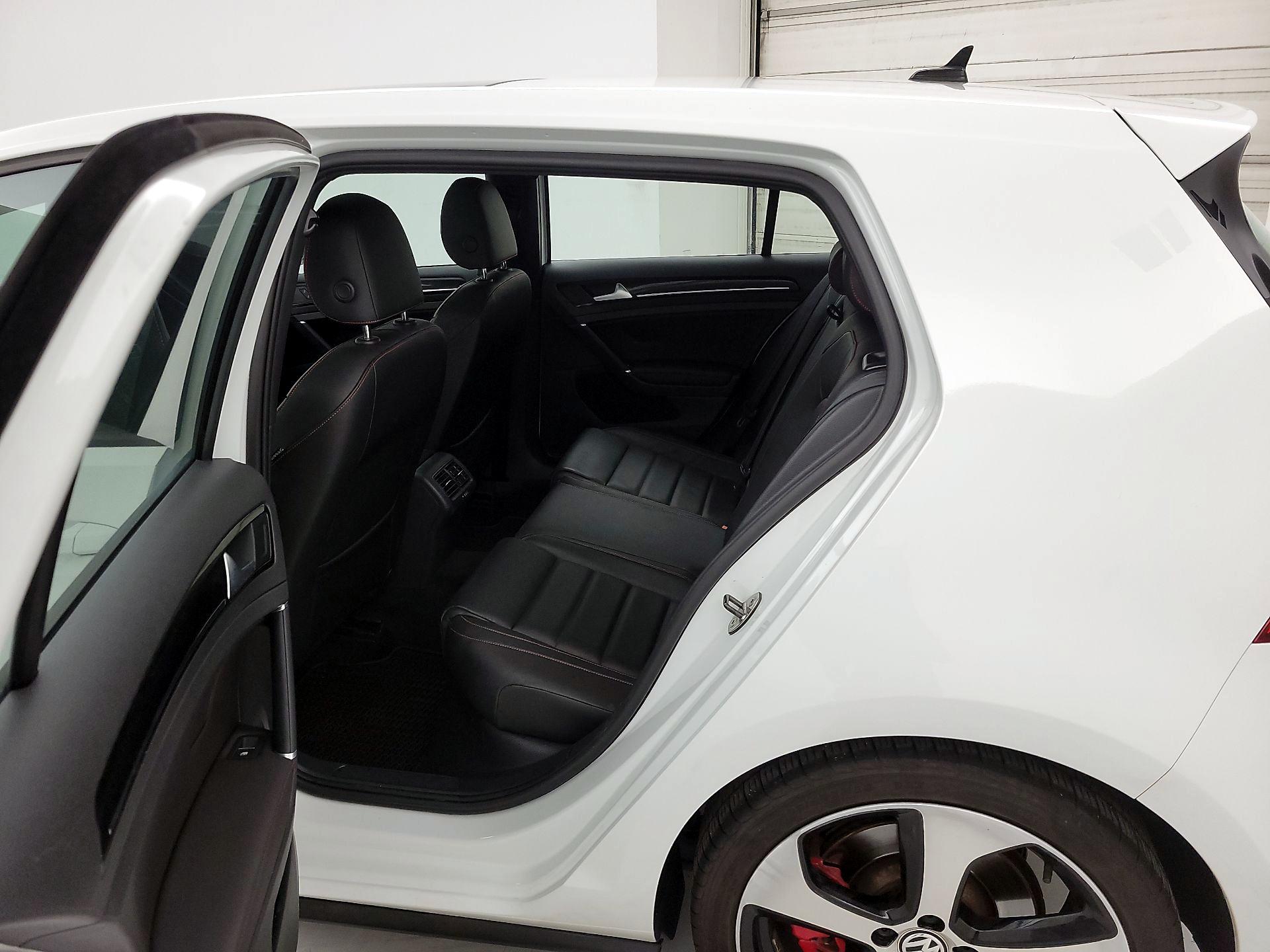 Thumbnail: 2016 Volkswagen Golf - 18