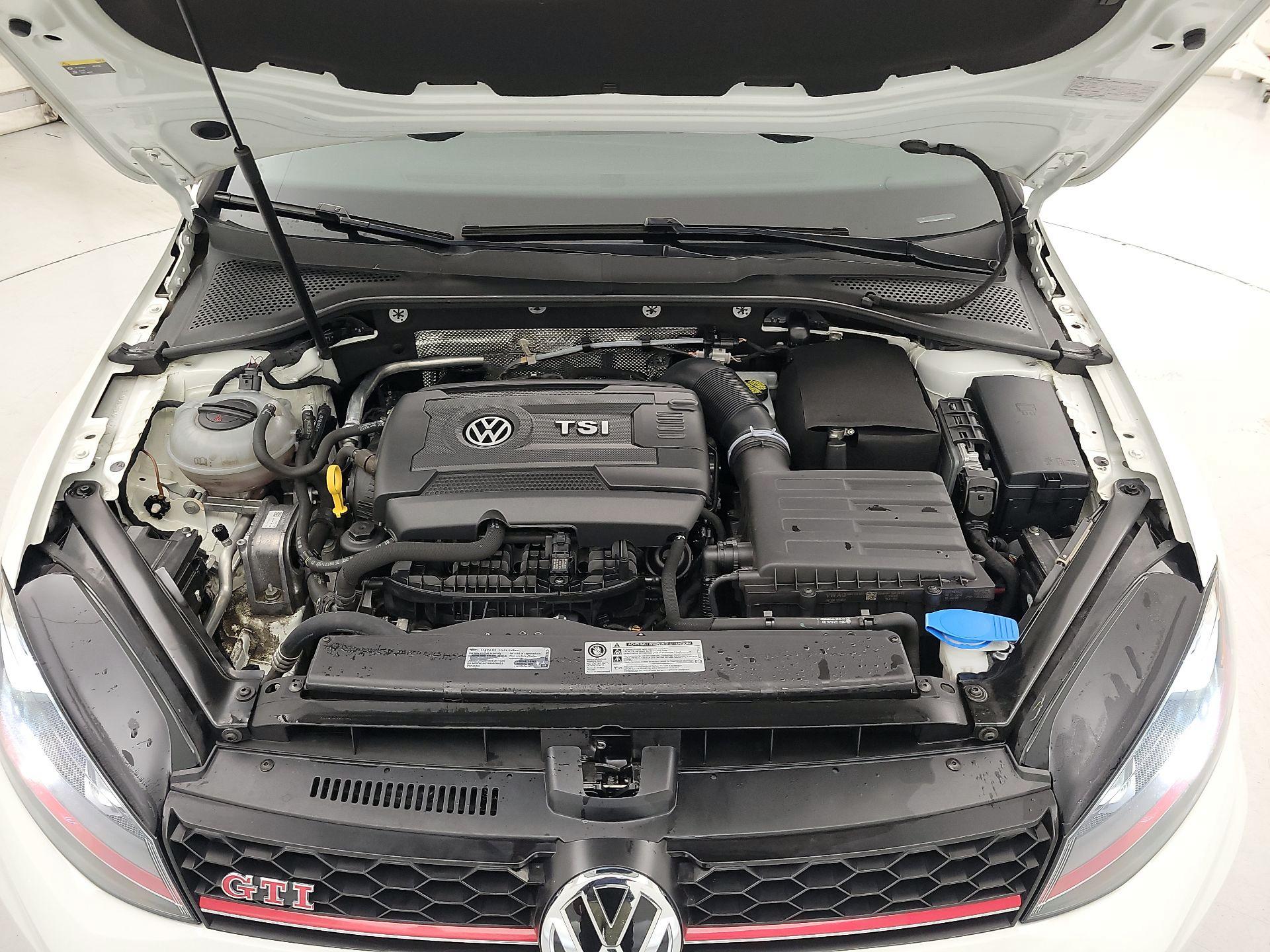 Thumbnail: 2016 Volkswagen Golf - 20