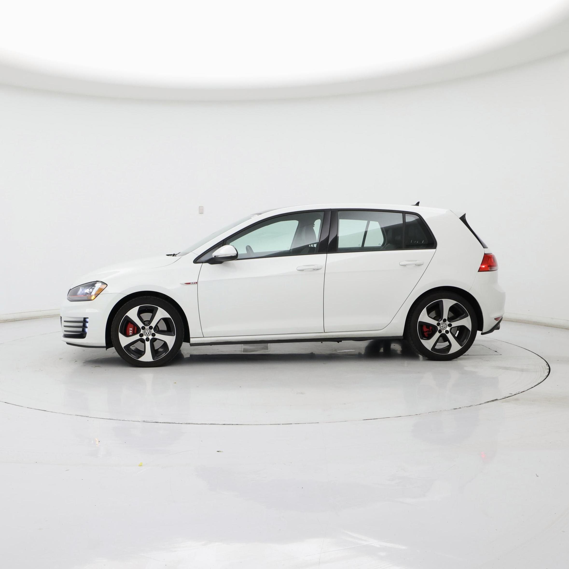Thumbnail: 2016 Volkswagen Golf - 3