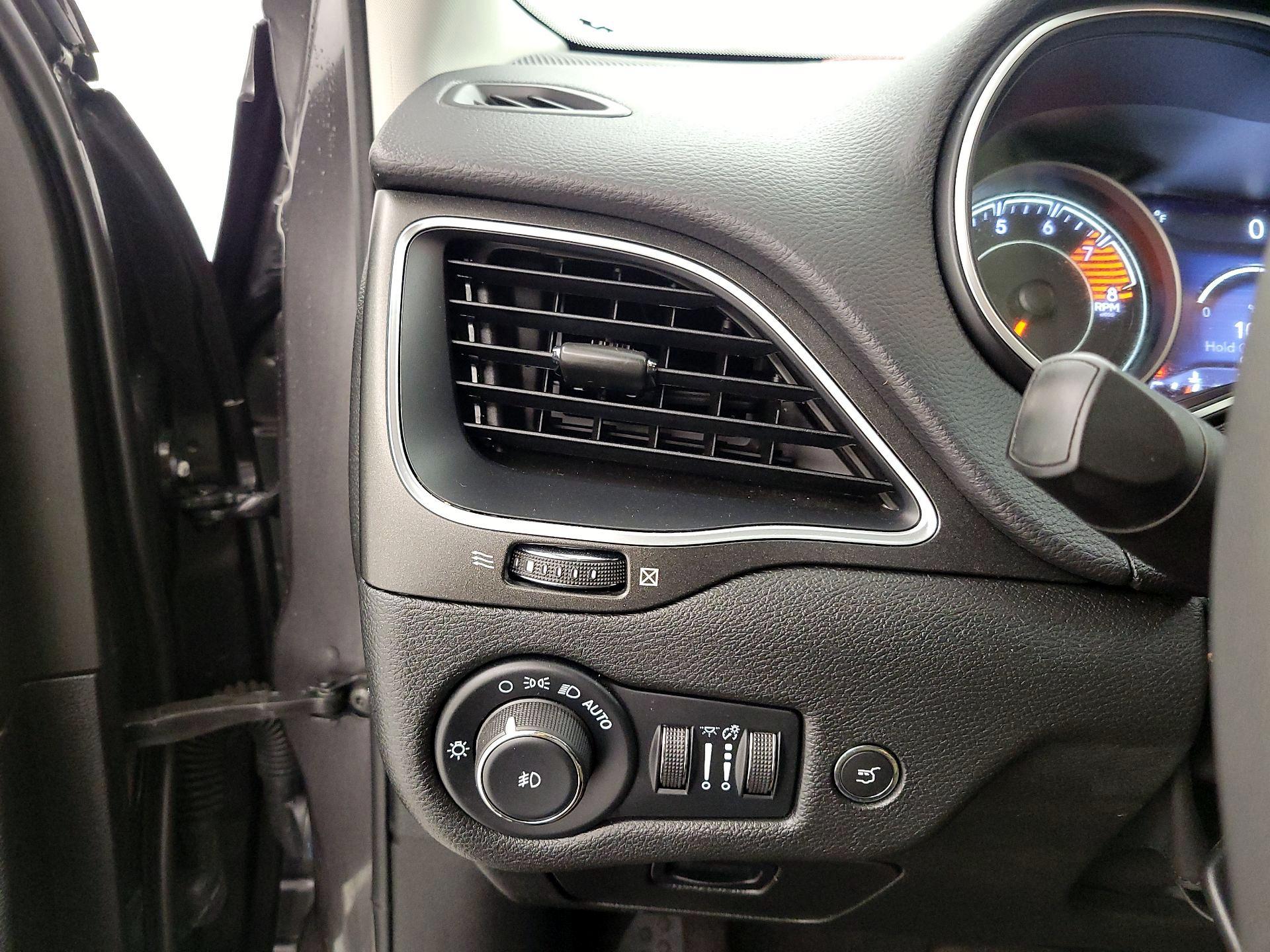 Thumbnail: 2022 Jeep Cherokee - 13