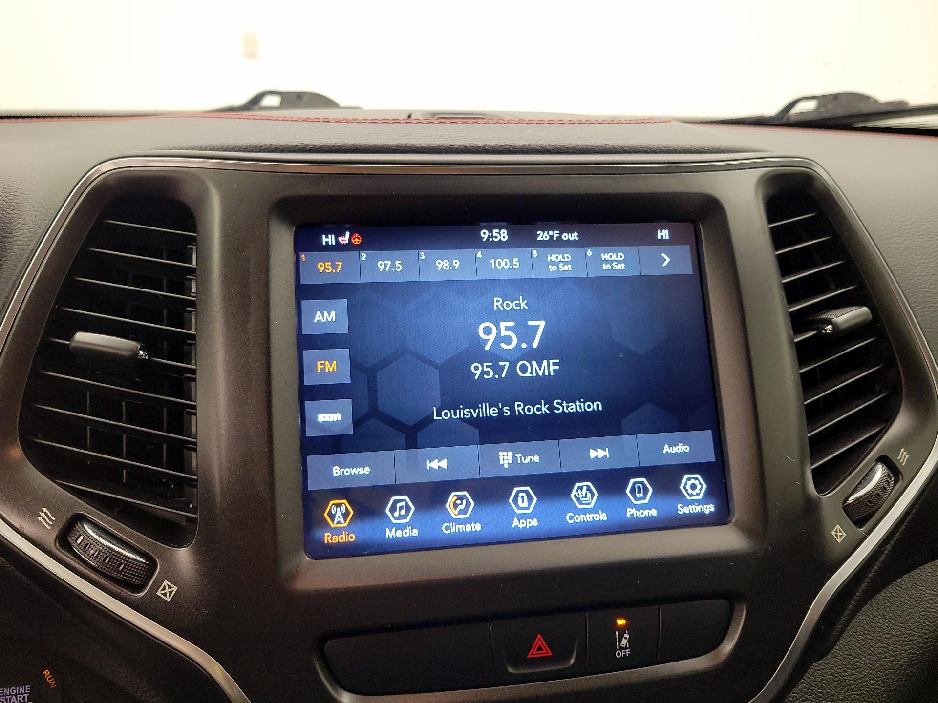 Thumbnail: 2022 Jeep Cherokee - 16