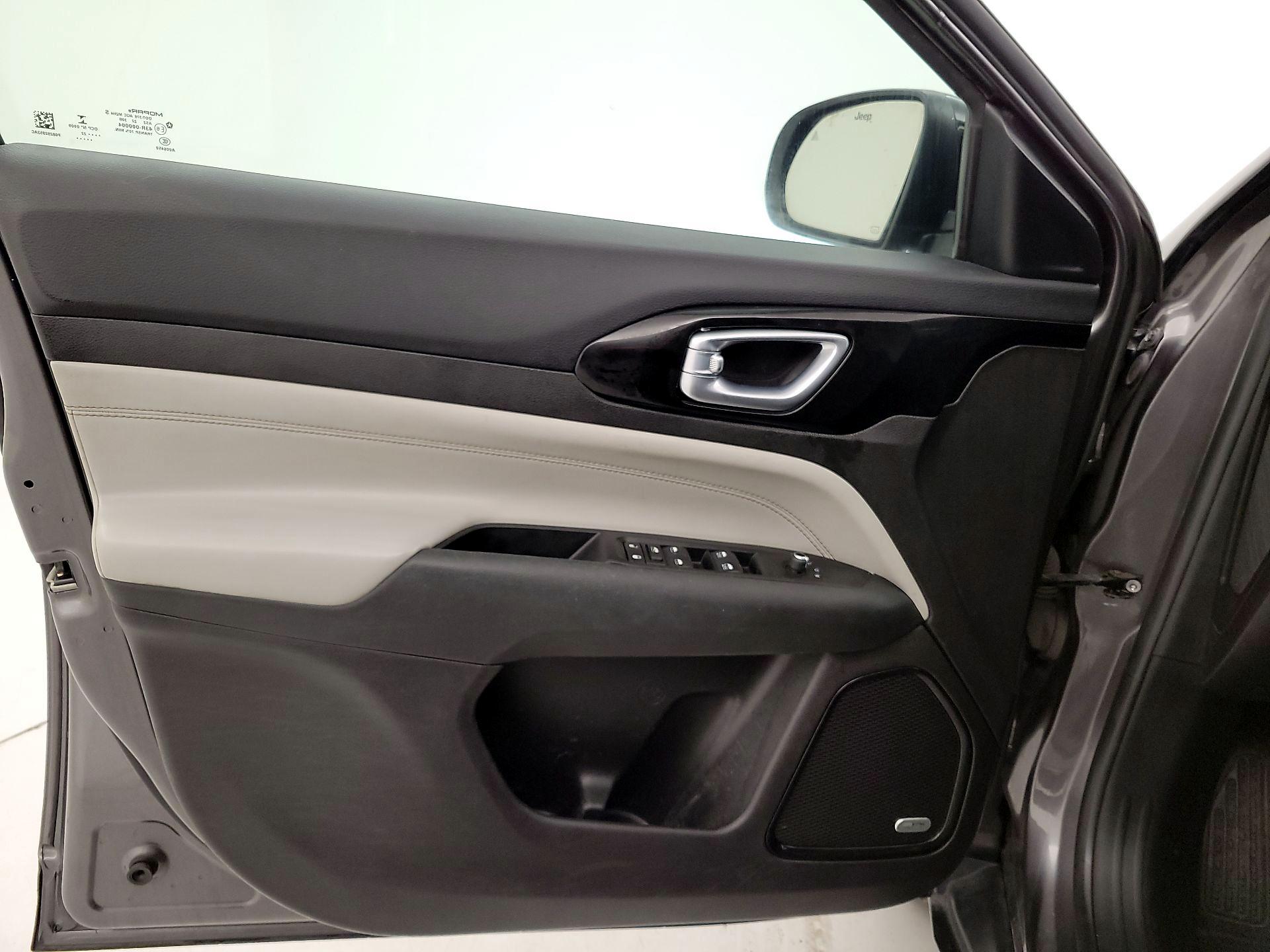 Thumbnail: 2022 Jeep Compass - 12