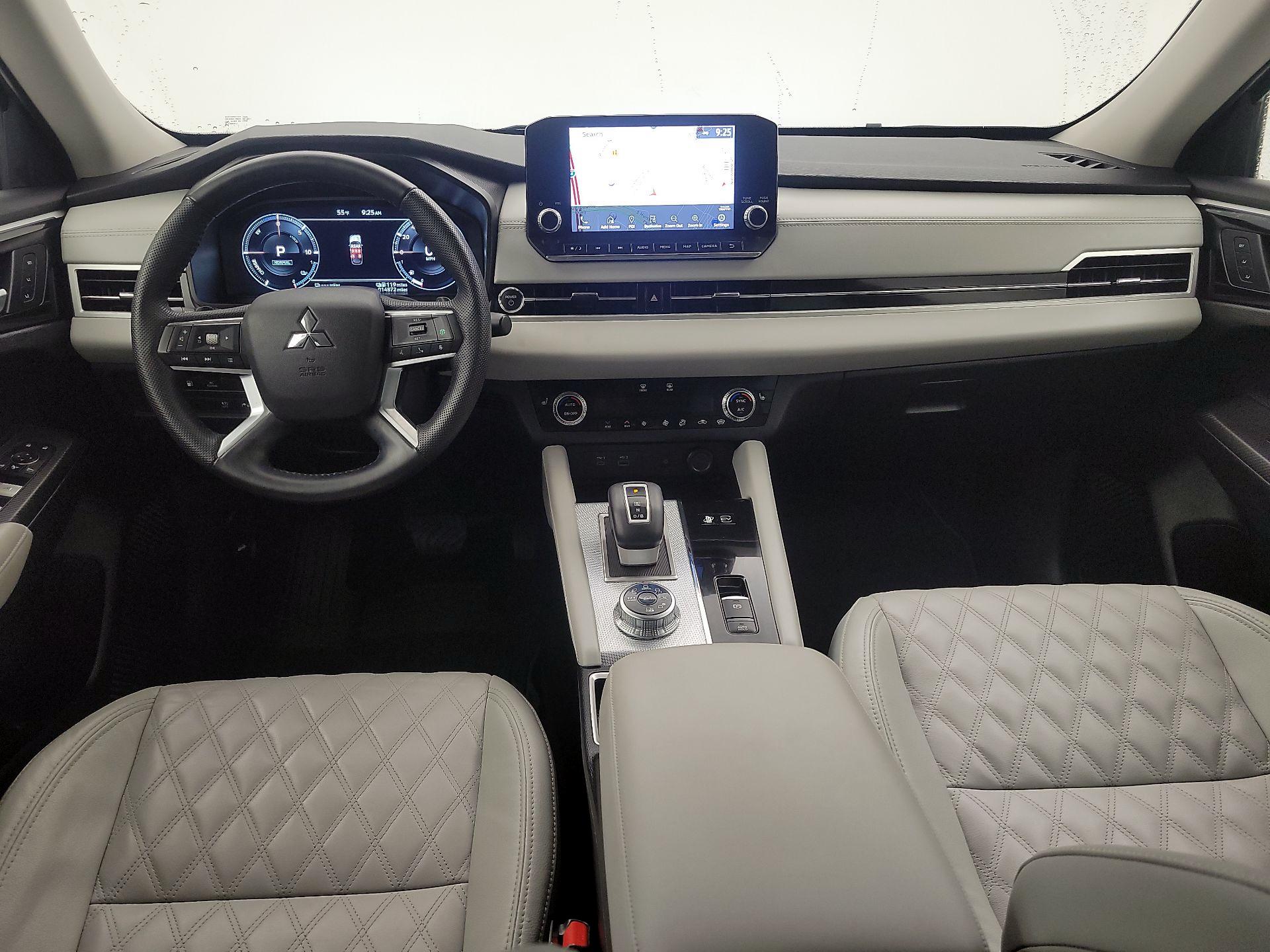 Thumbnail: 2023 Mitsubishi Outlander - 9