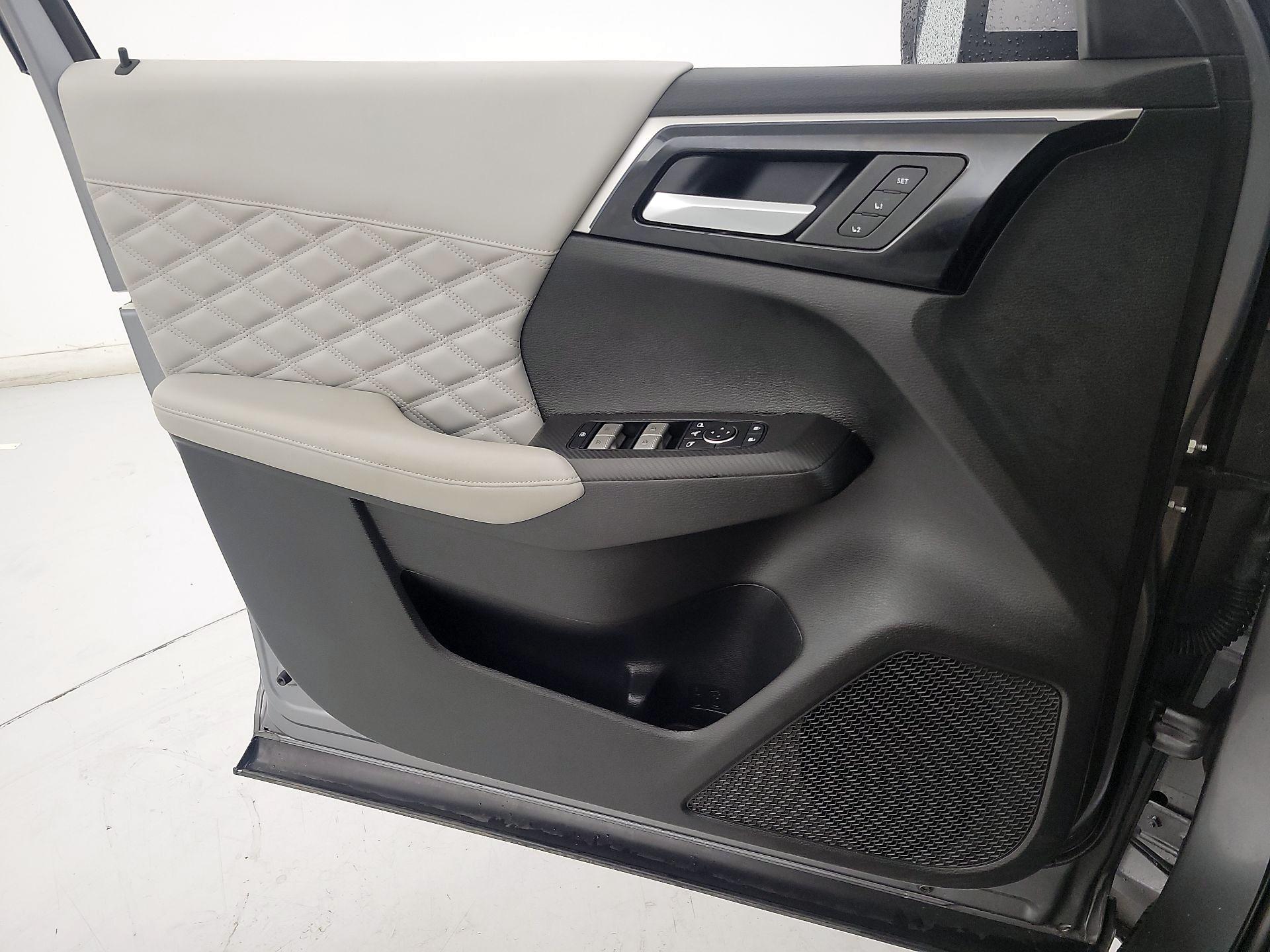 Thumbnail: 2023 Mitsubishi Outlander - 12