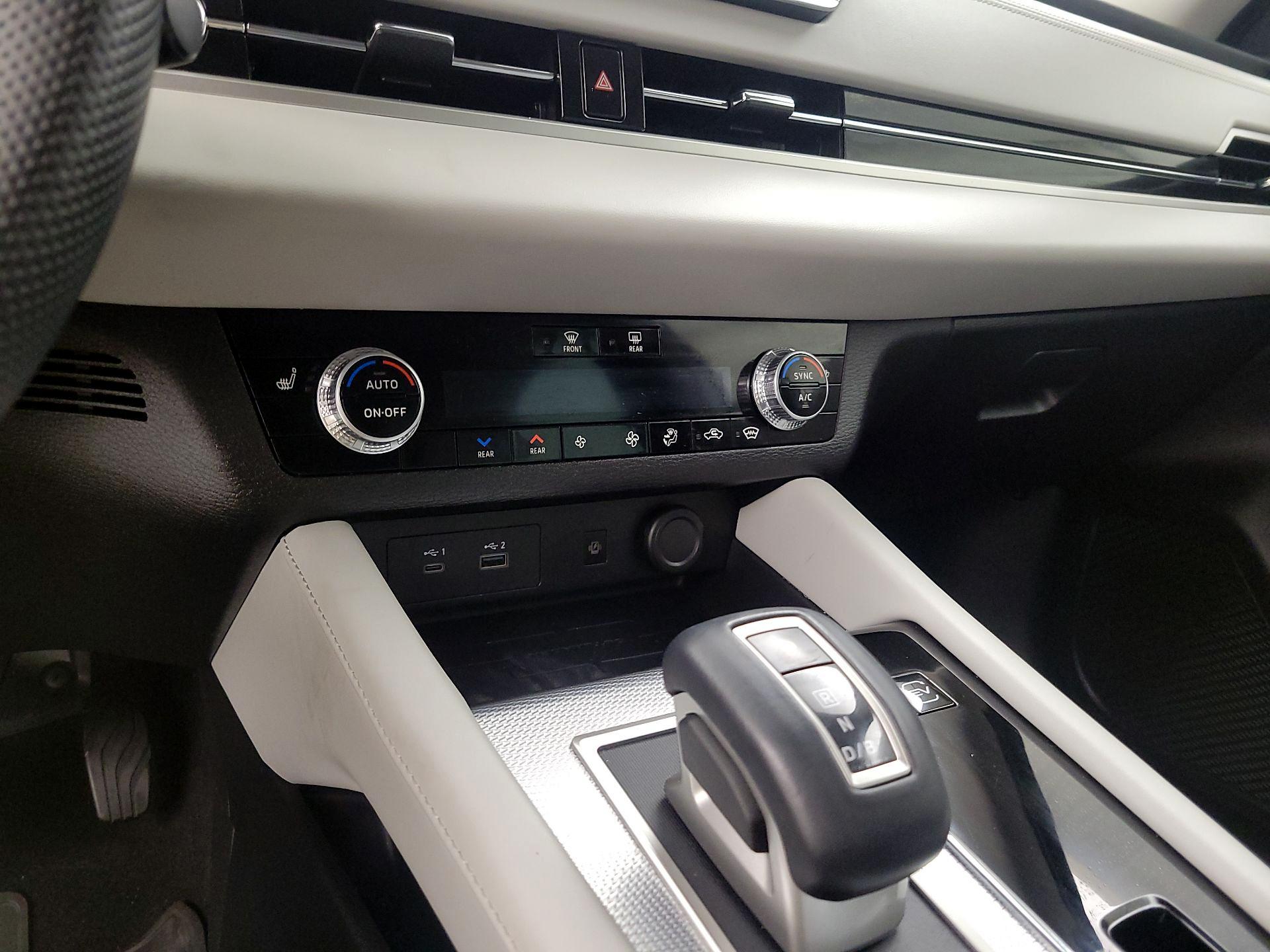 Thumbnail: 2023 Mitsubishi Outlander - 15