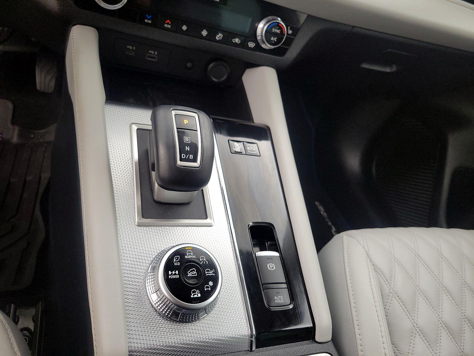 Thumbnail: 2023 Mitsubishi Outlander - 16