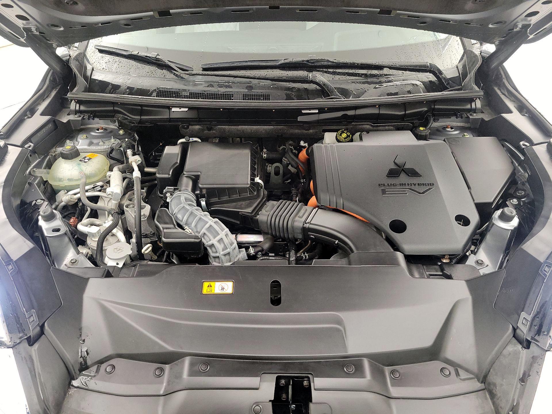 Thumbnail: 2023 Mitsubishi Outlander - 19