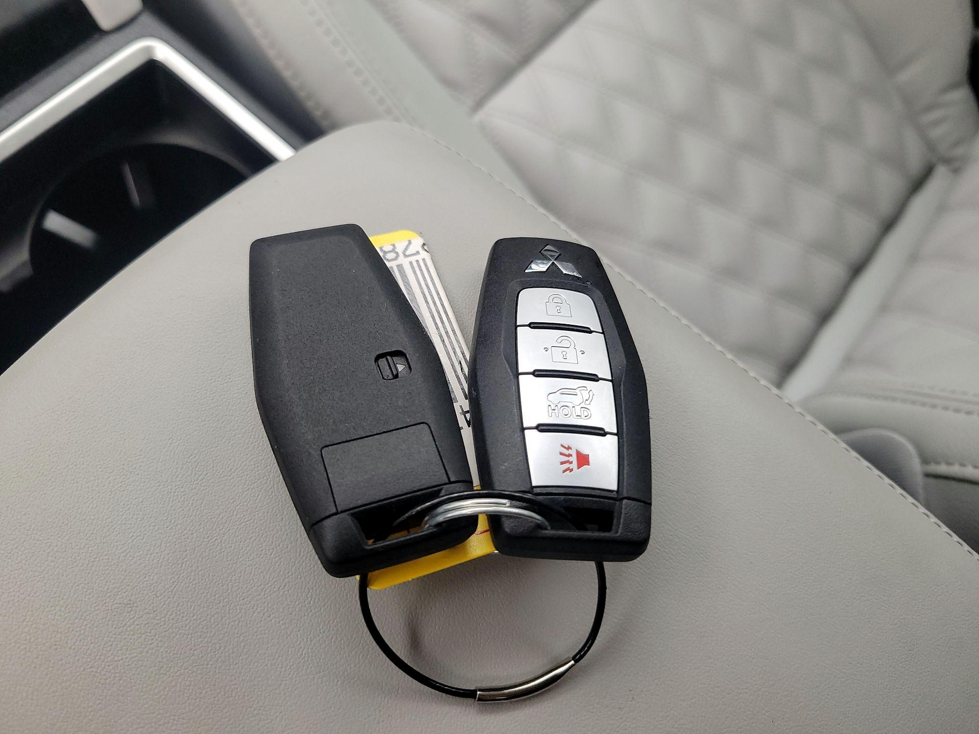 Thumbnail: 2023 Mitsubishi Outlander - 20