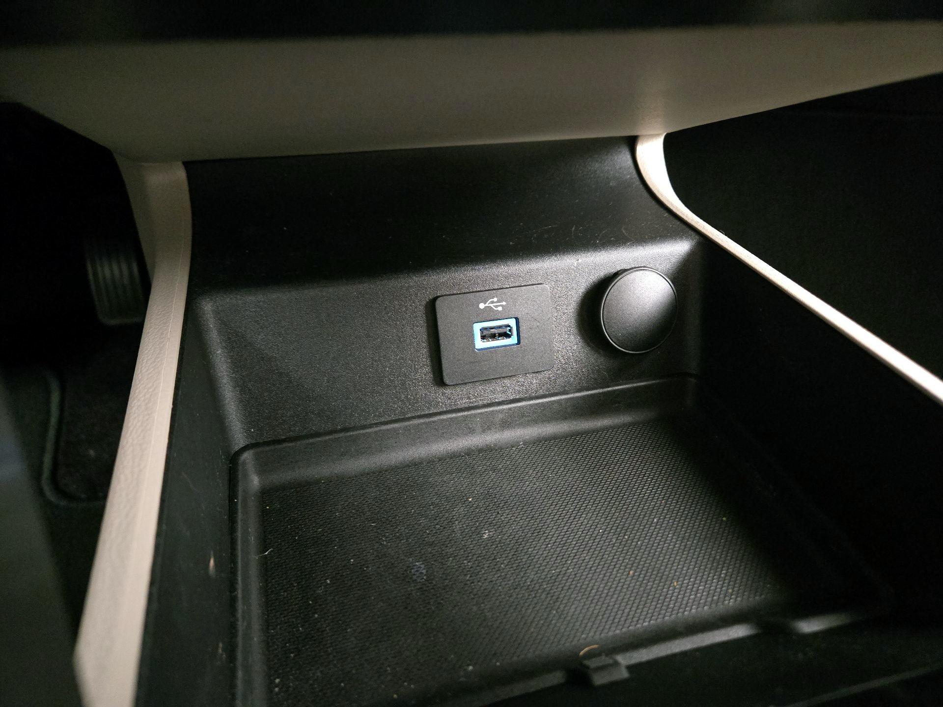 Thumbnail: 2017 Ford Fusion - 18