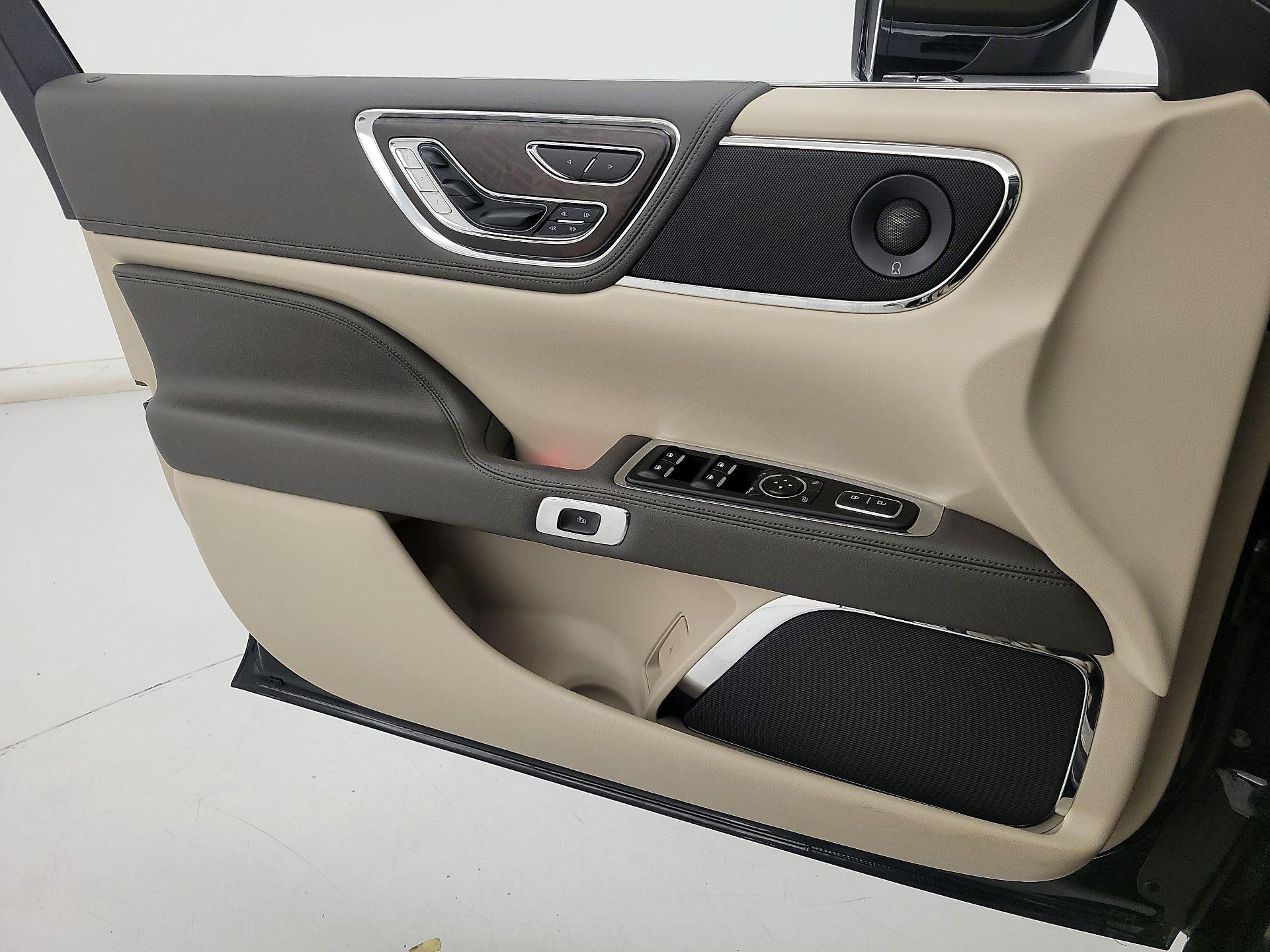 Thumbnail: 2017 Lincoln Continental - 12