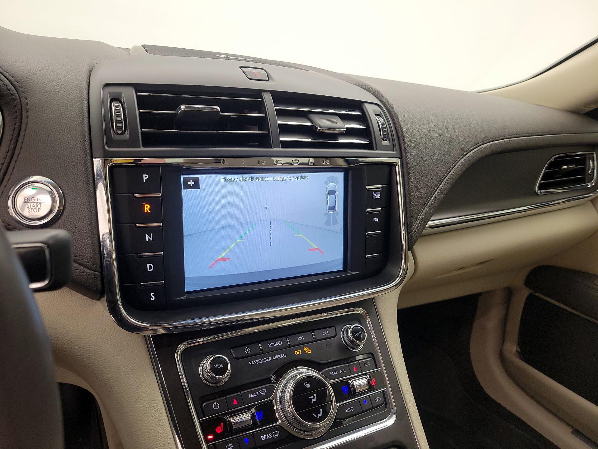 Thumbnail: 2017 Lincoln Continental - 13