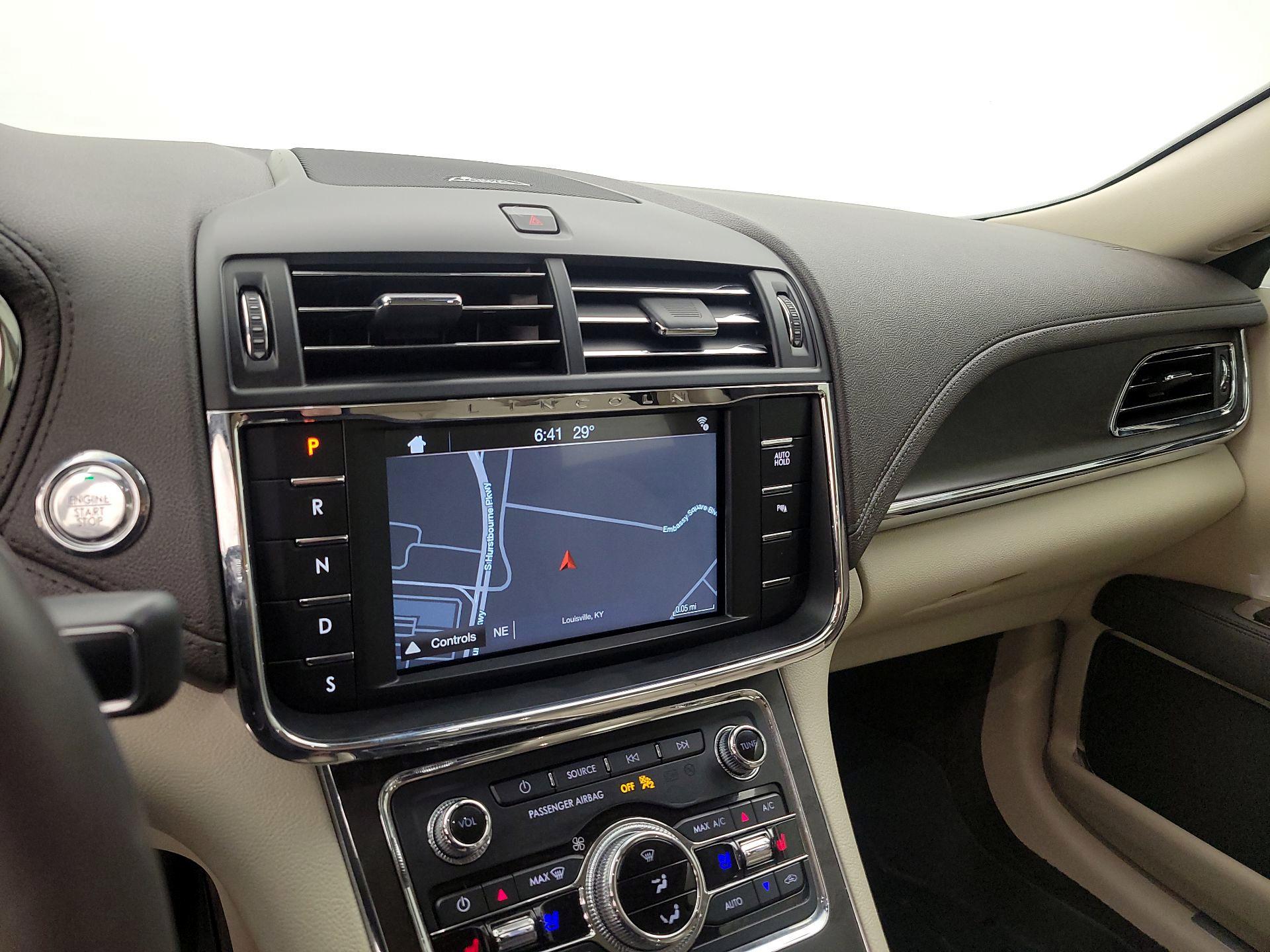 Thumbnail: 2017 Lincoln Continental - 14