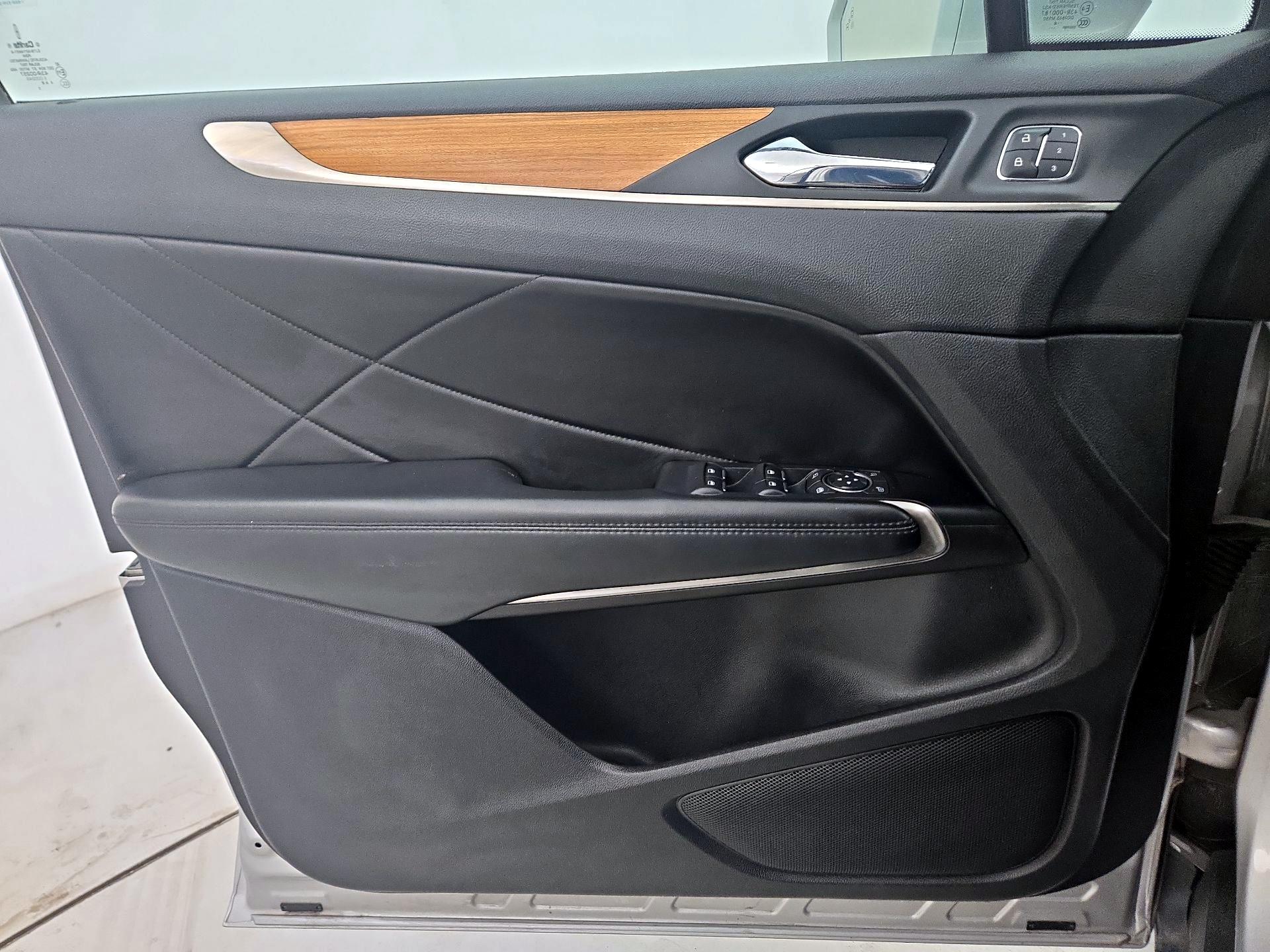 Thumbnail: 2015 Lincoln MKC - 12