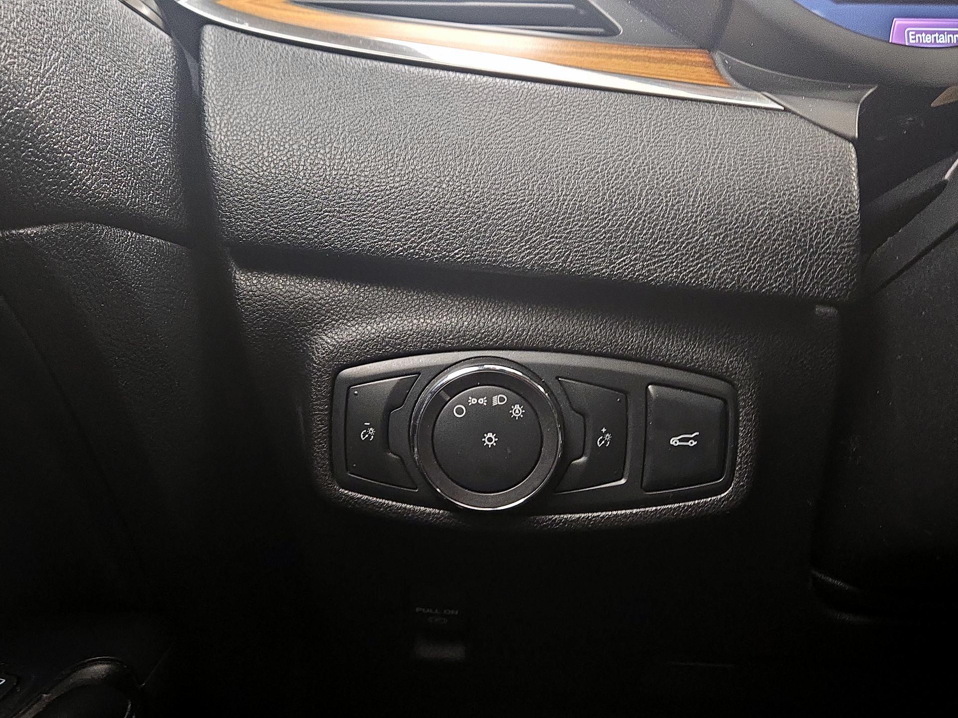 Thumbnail: 2015 Lincoln MKC - 13