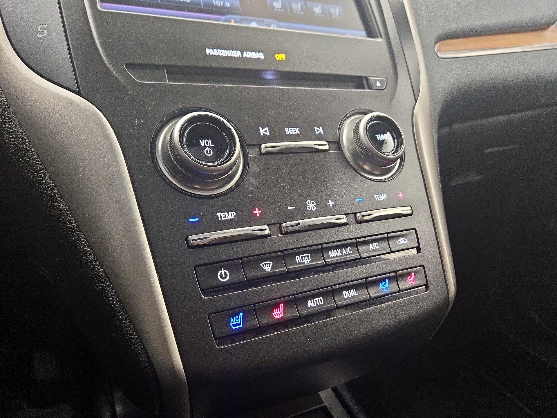 Thumbnail: 2015 Lincoln MKC - 16