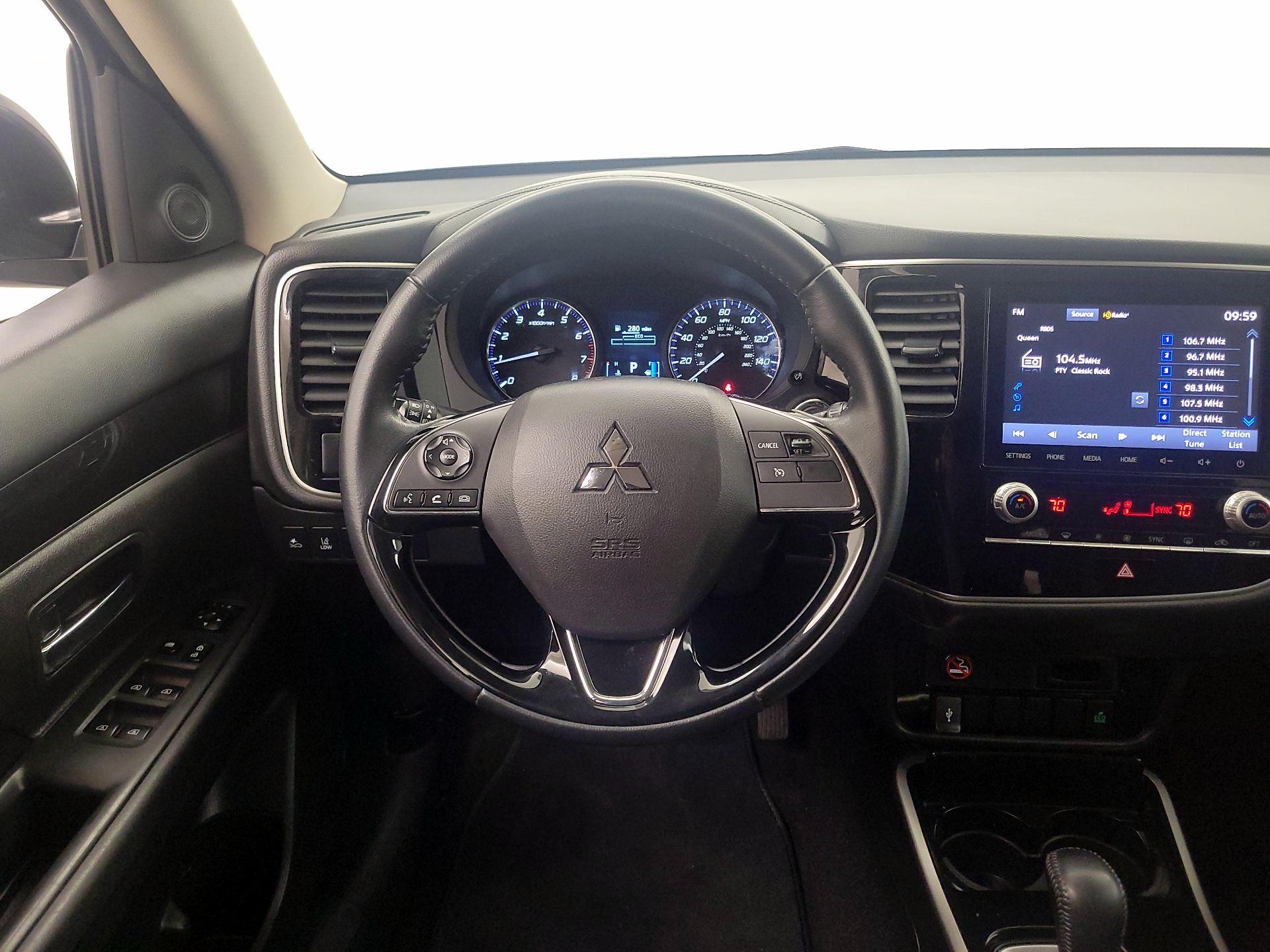 Thumbnail: 2020 Mitsubishi Outlander - 10