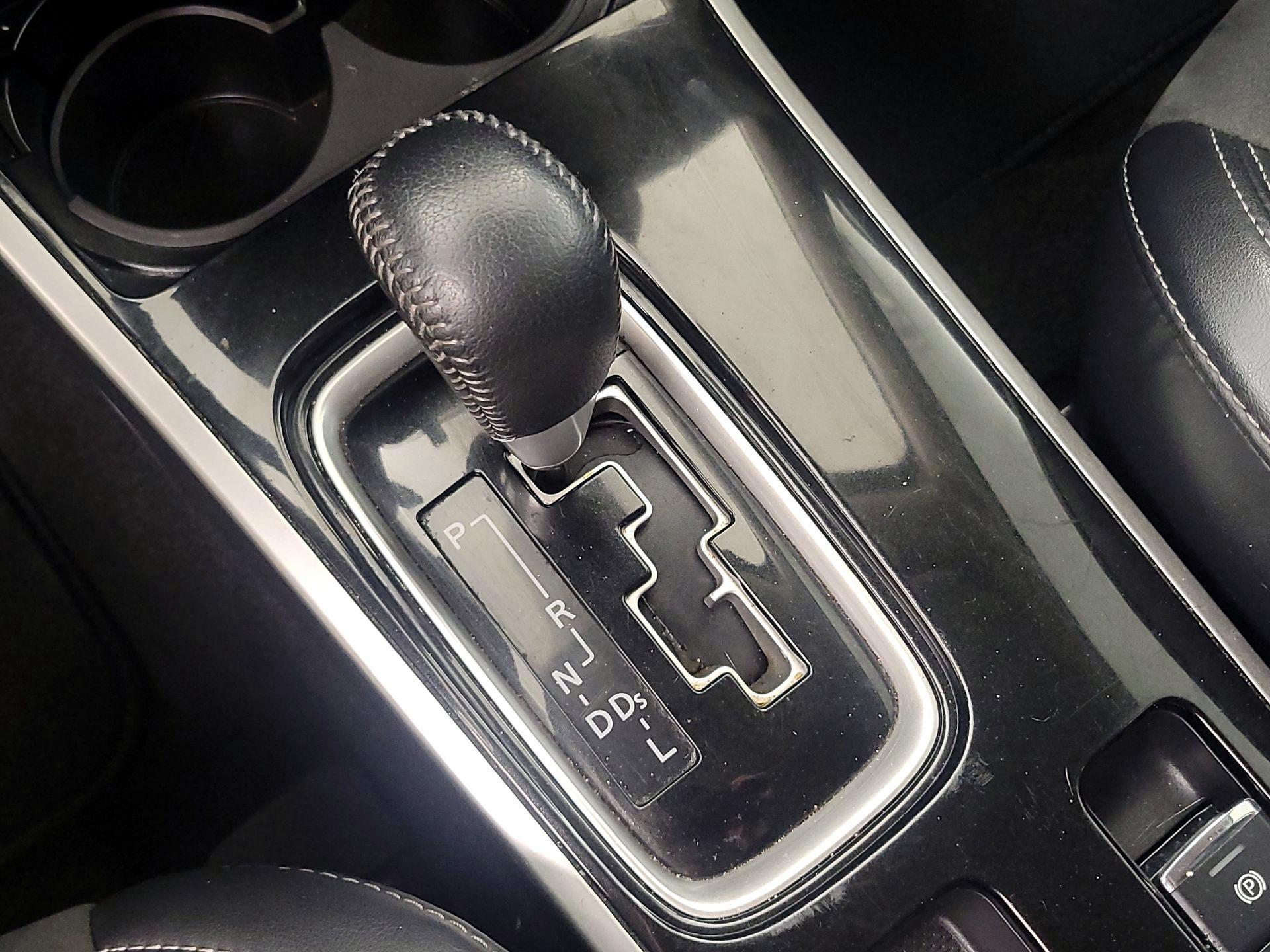 Thumbnail: 2020 Mitsubishi Outlander - 17