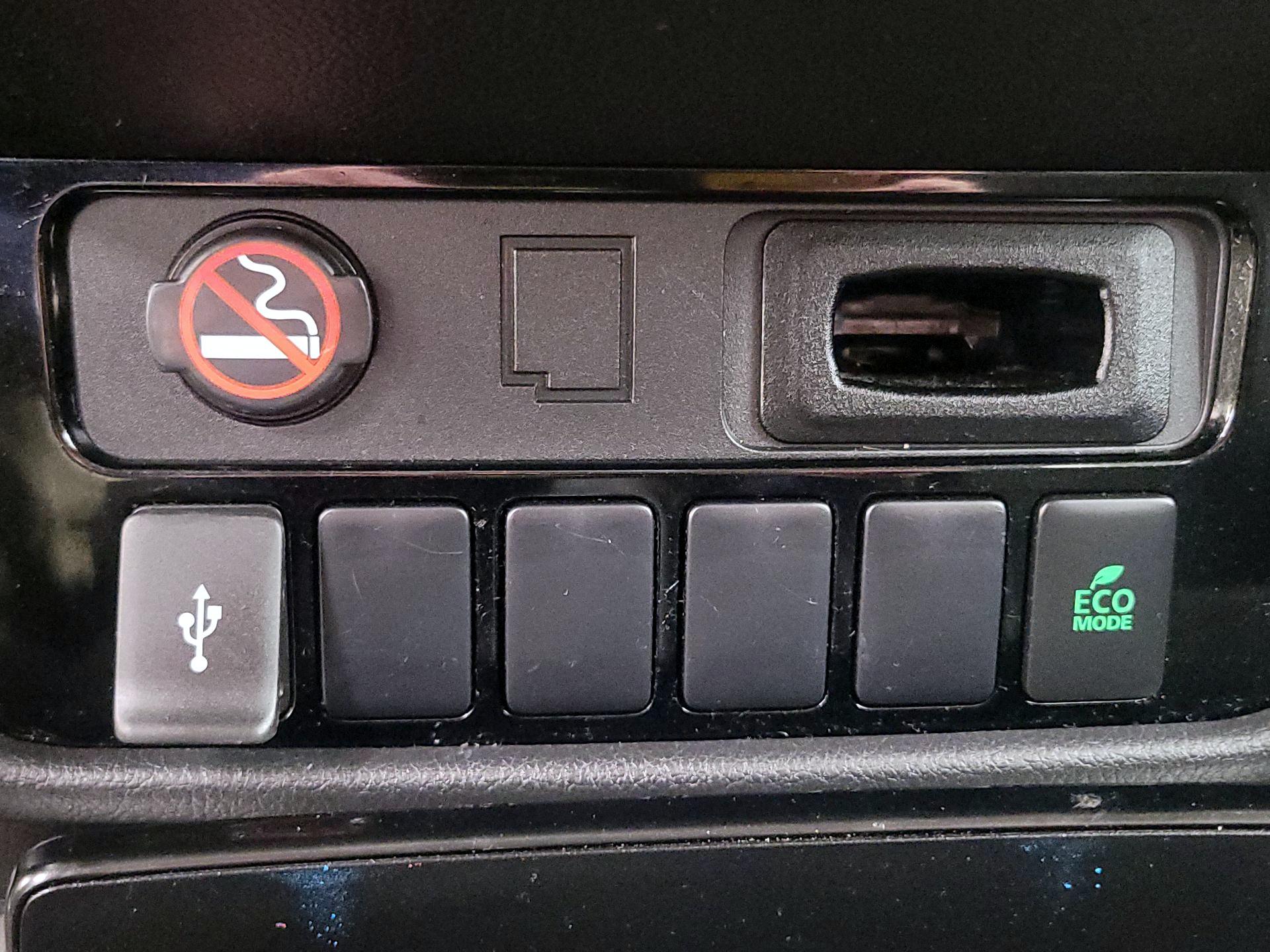 Thumbnail: 2020 Mitsubishi Outlander - 18