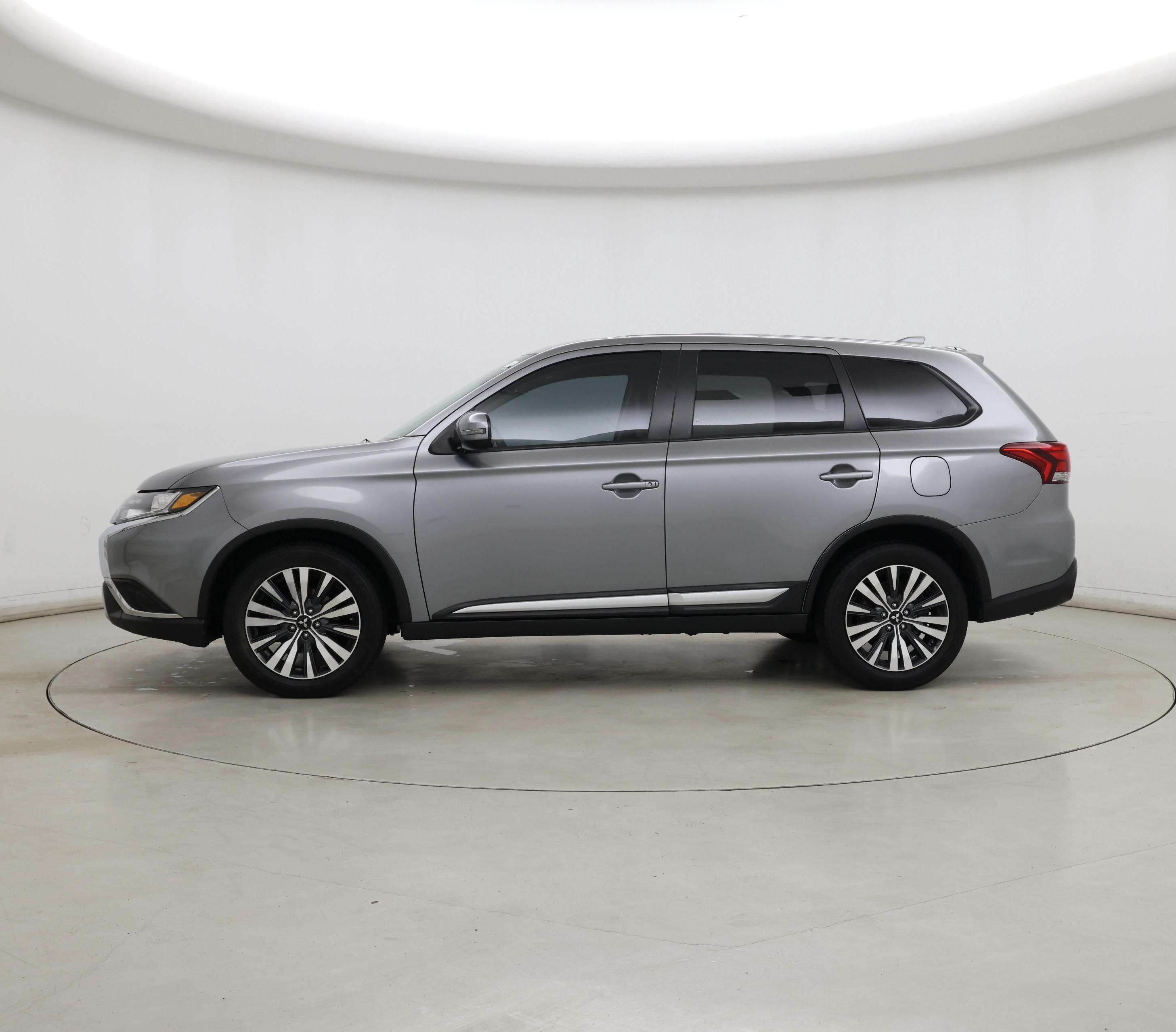 Thumbnail: 2020 Mitsubishi Outlander - 3