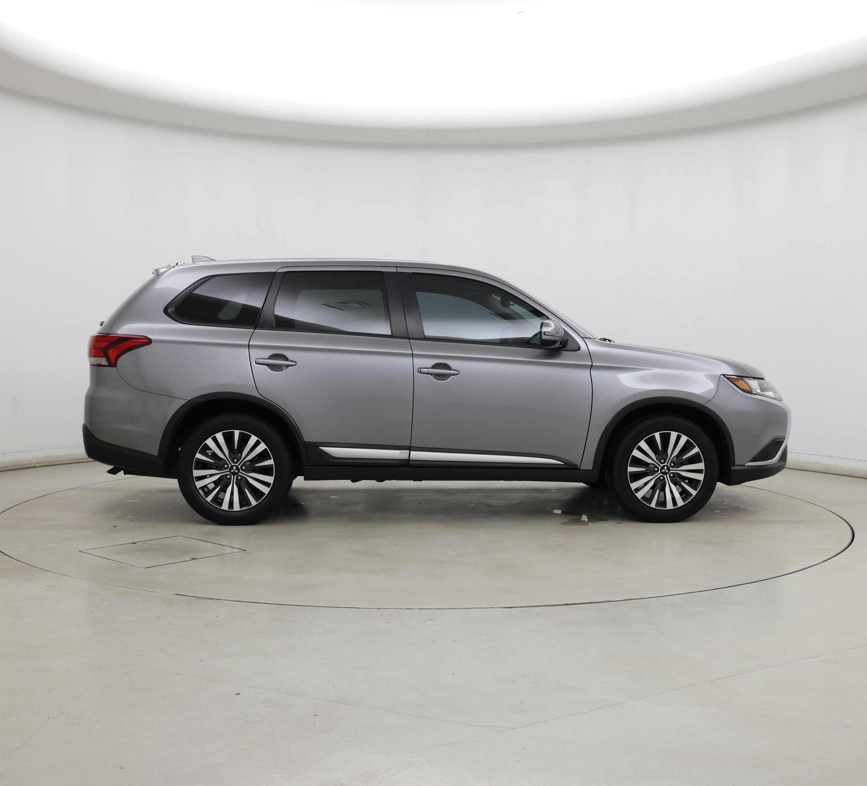 Thumbnail: 2020 Mitsubishi Outlander - 7
