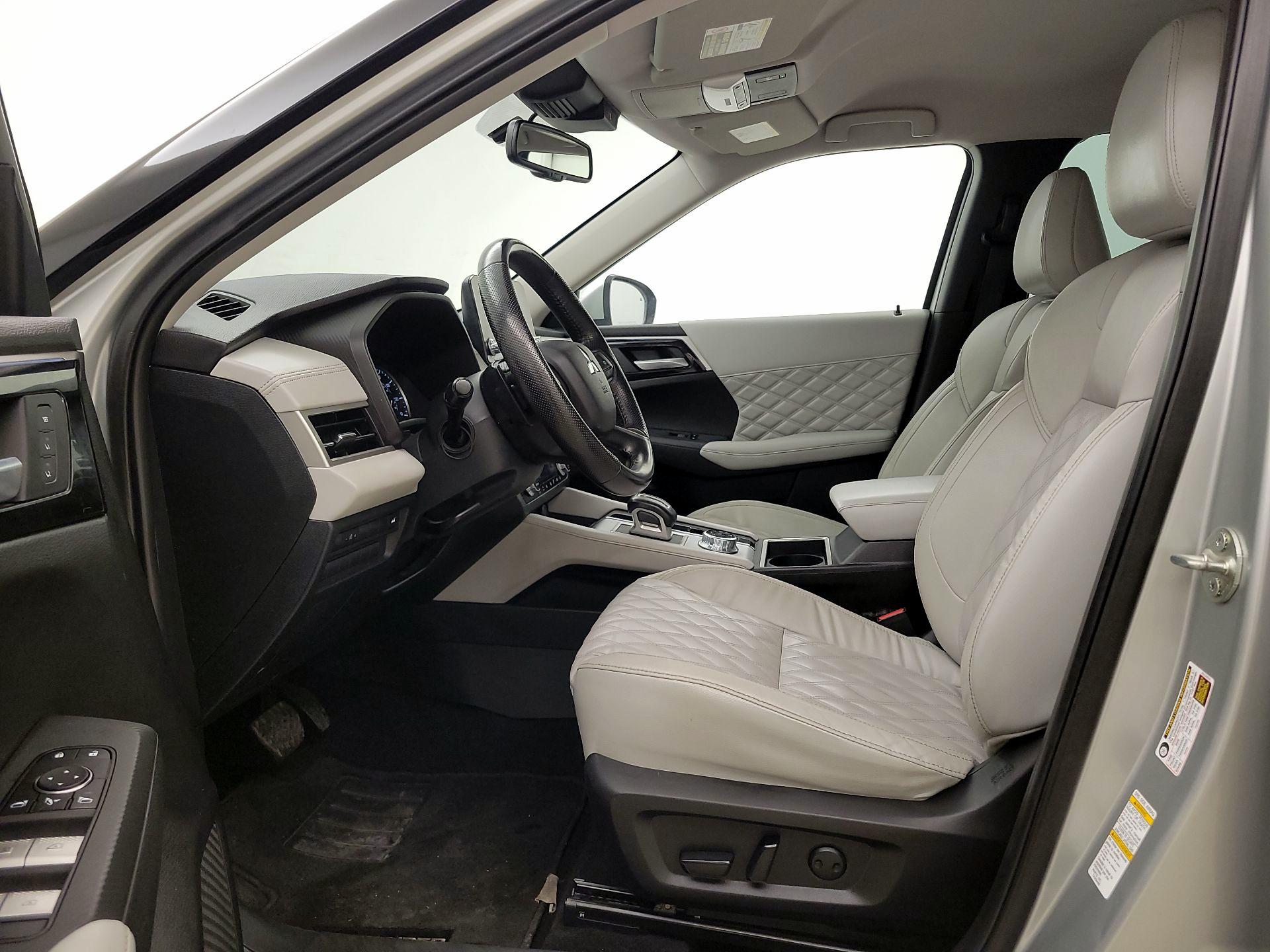 Thumbnail: 2022 Mitsubishi Outlander - 11