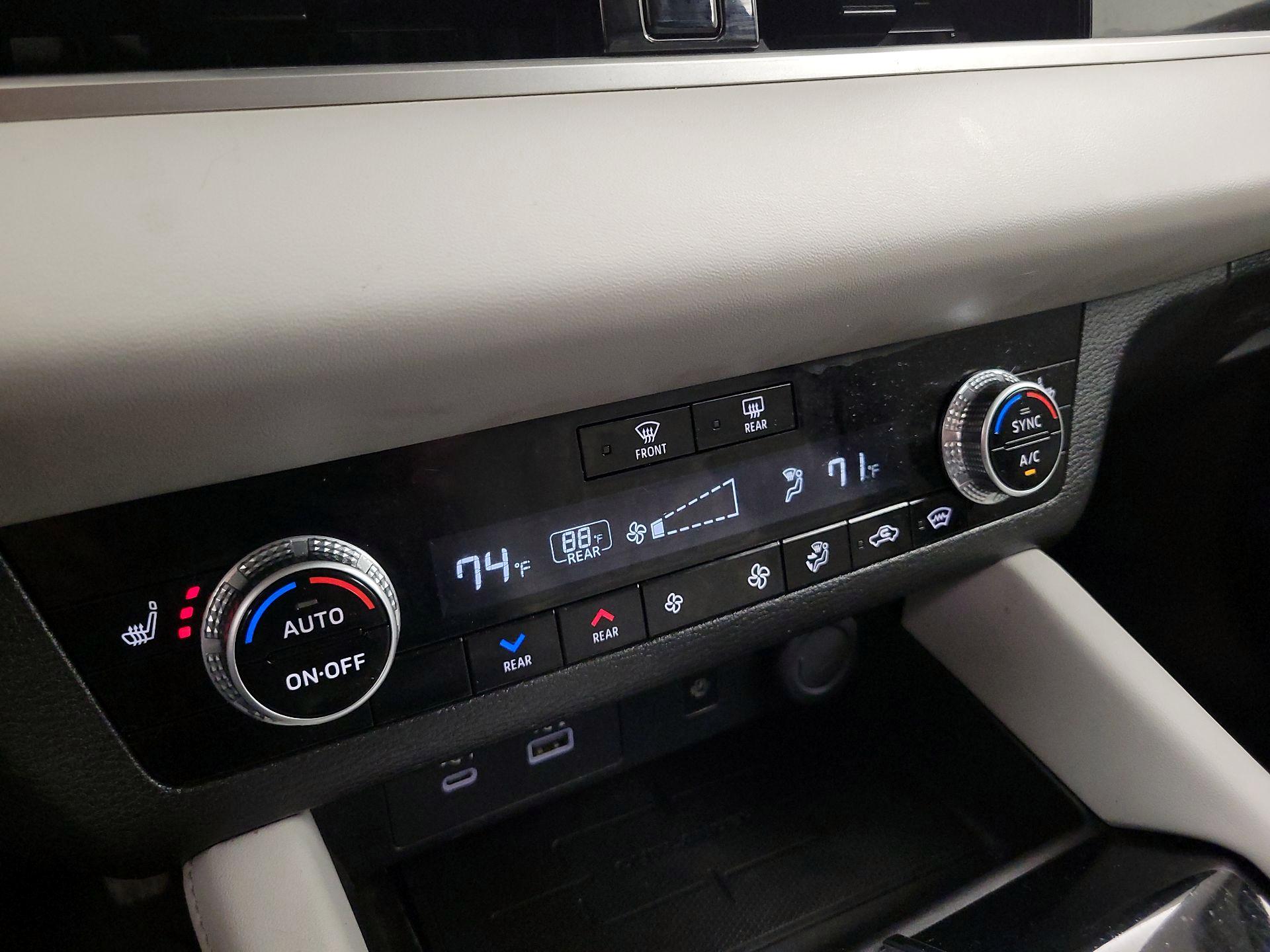 Thumbnail: 2022 Mitsubishi Outlander - 17