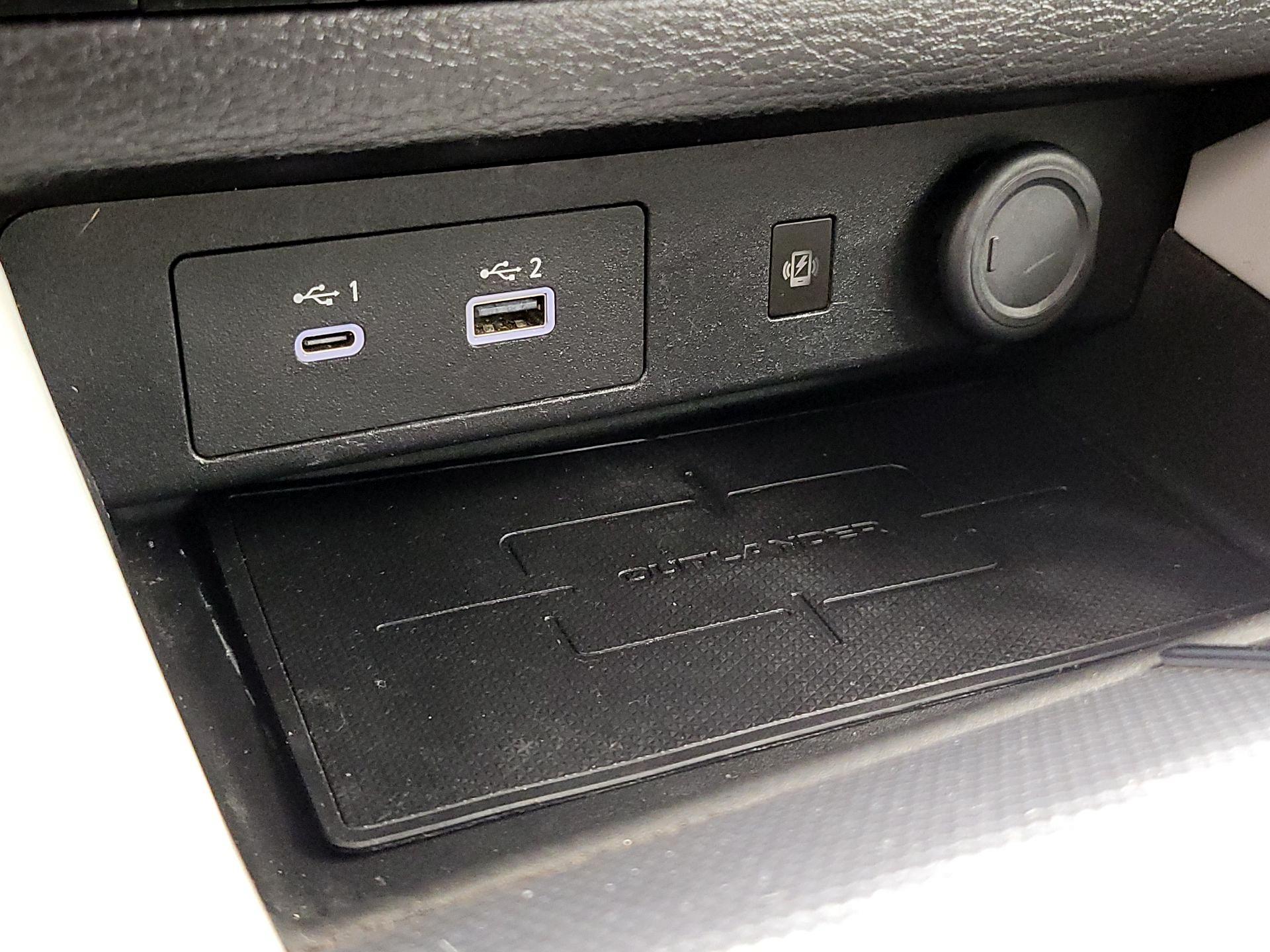 Thumbnail: 2022 Mitsubishi Outlander - 19