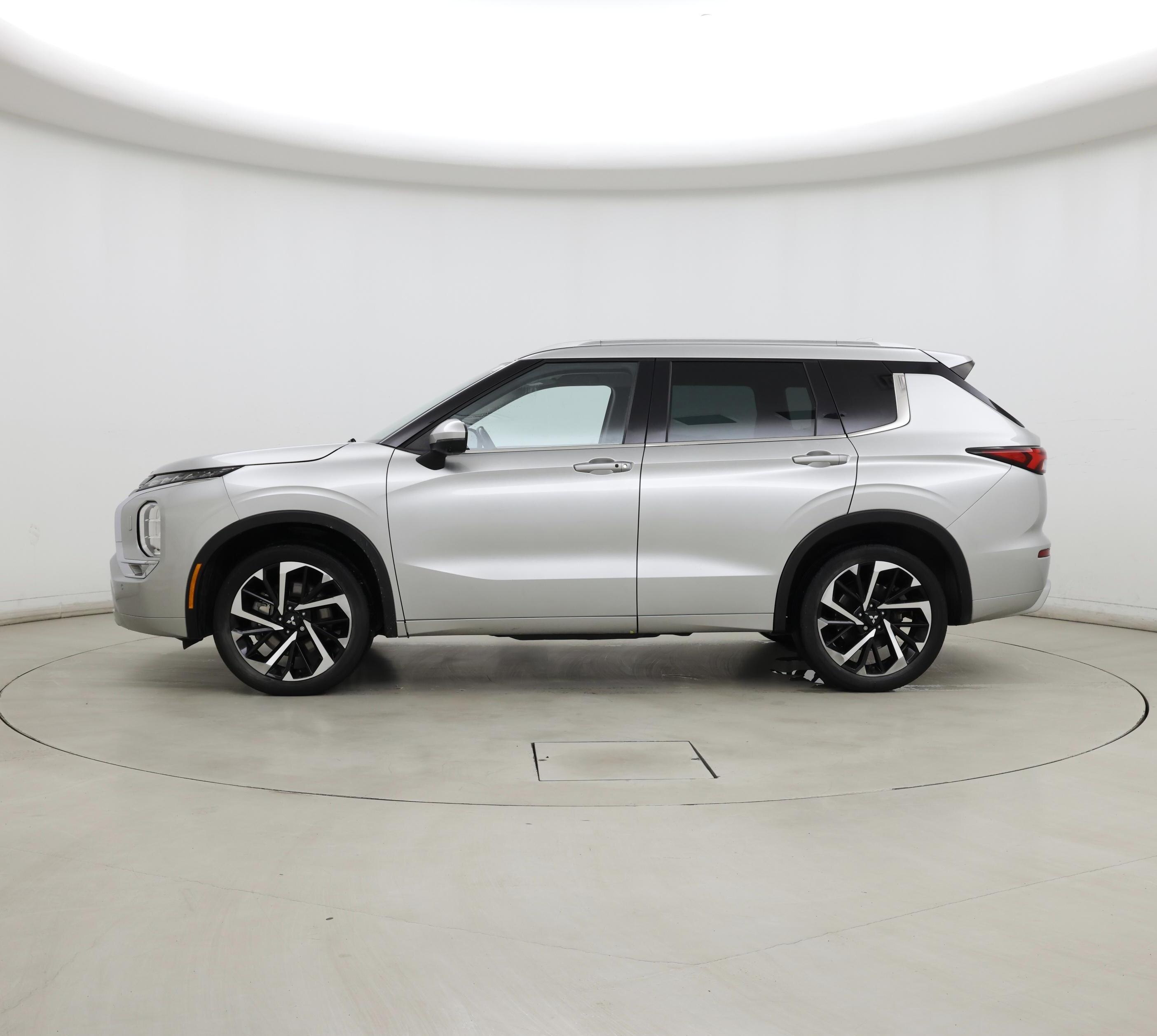 Thumbnail: 2022 Mitsubishi Outlander - 3