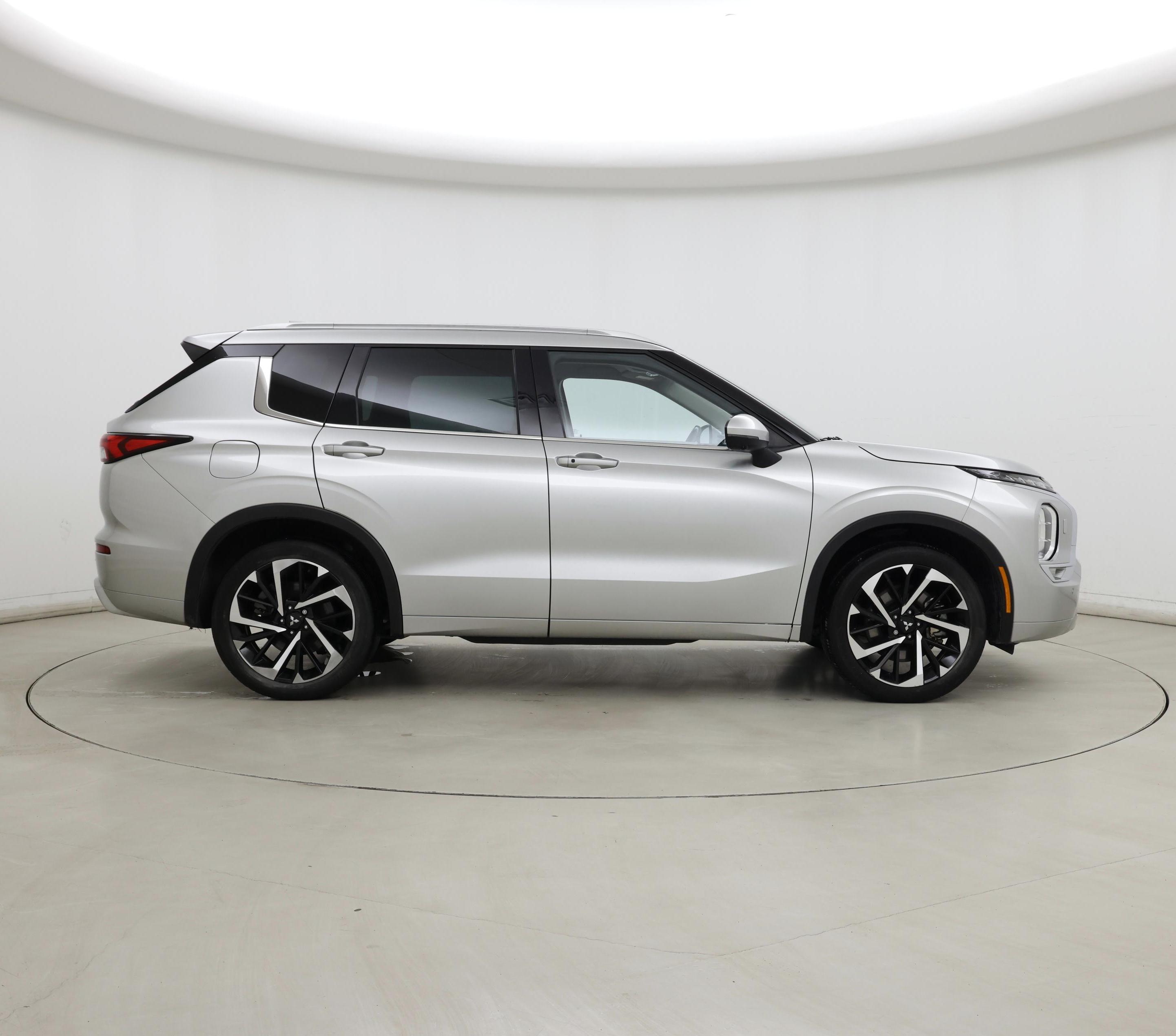 Thumbnail: 2022 Mitsubishi Outlander - 7