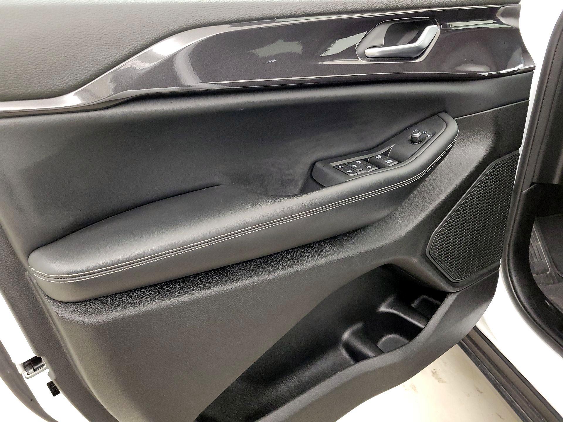 Thumbnail: 2023 Jeep Grand Cherokee - 12