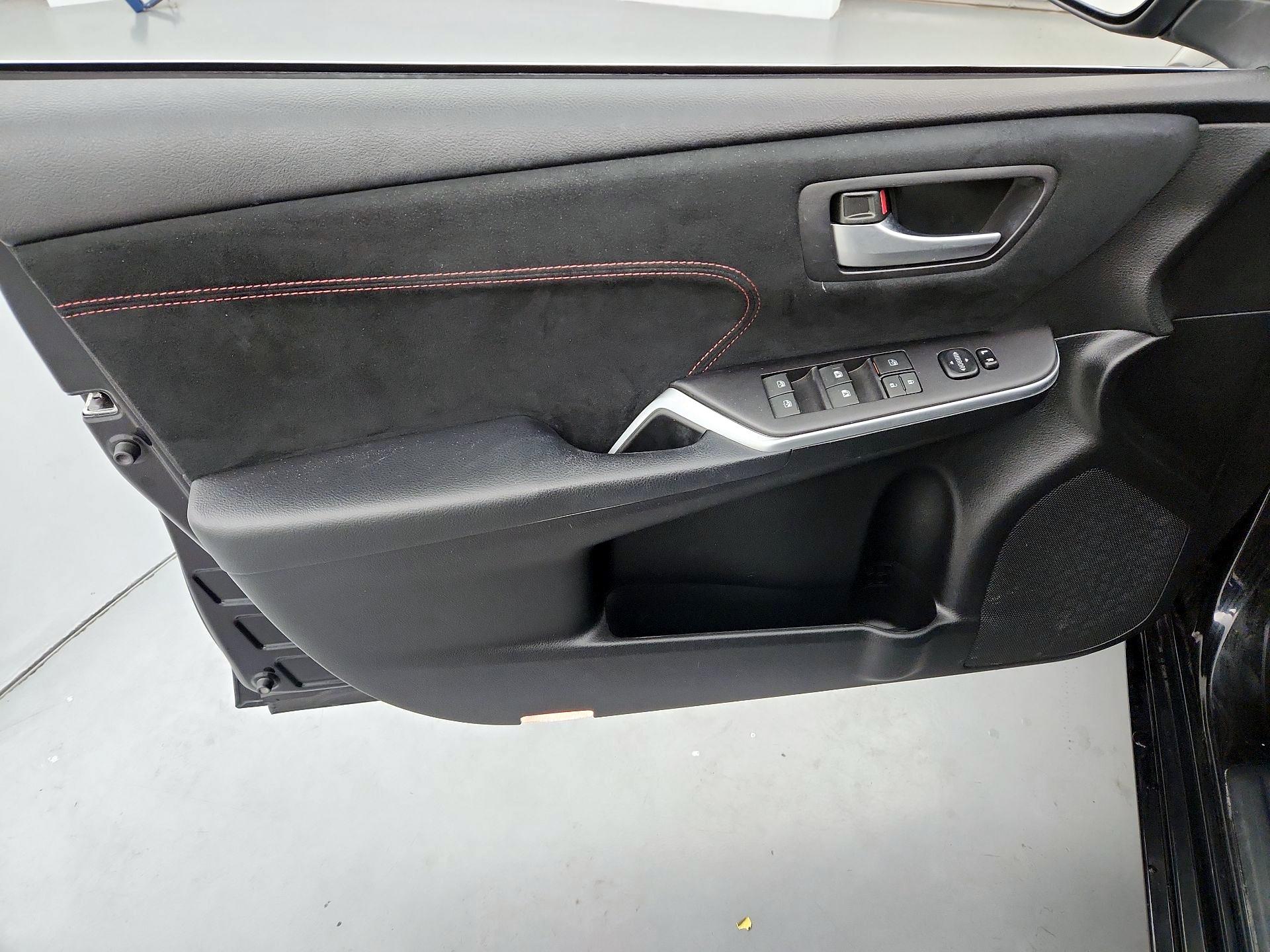 Thumbnail: 2015 Toyota Camry - 12