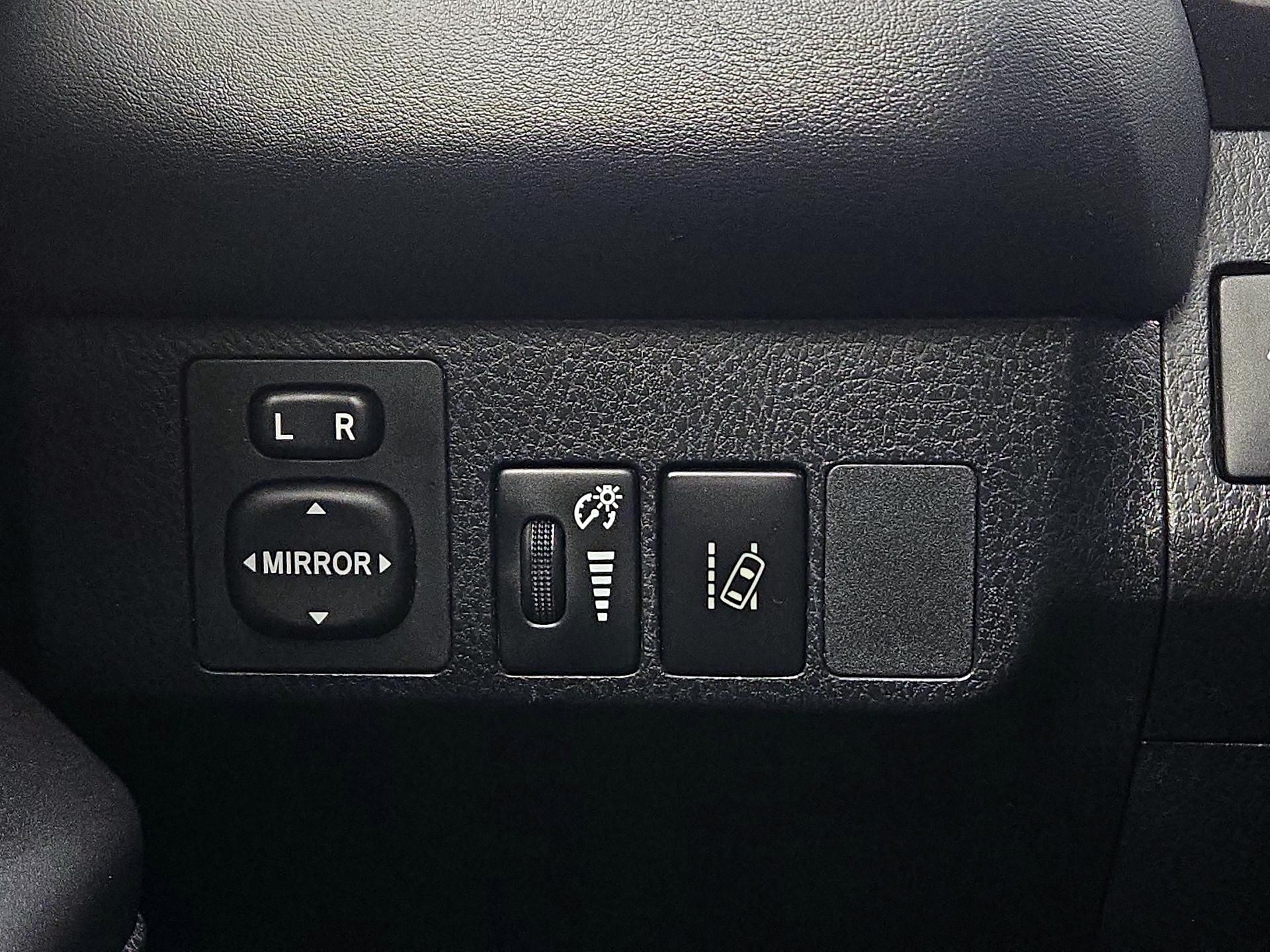 Thumbnail: 2017 Toyota RAV4 - 13