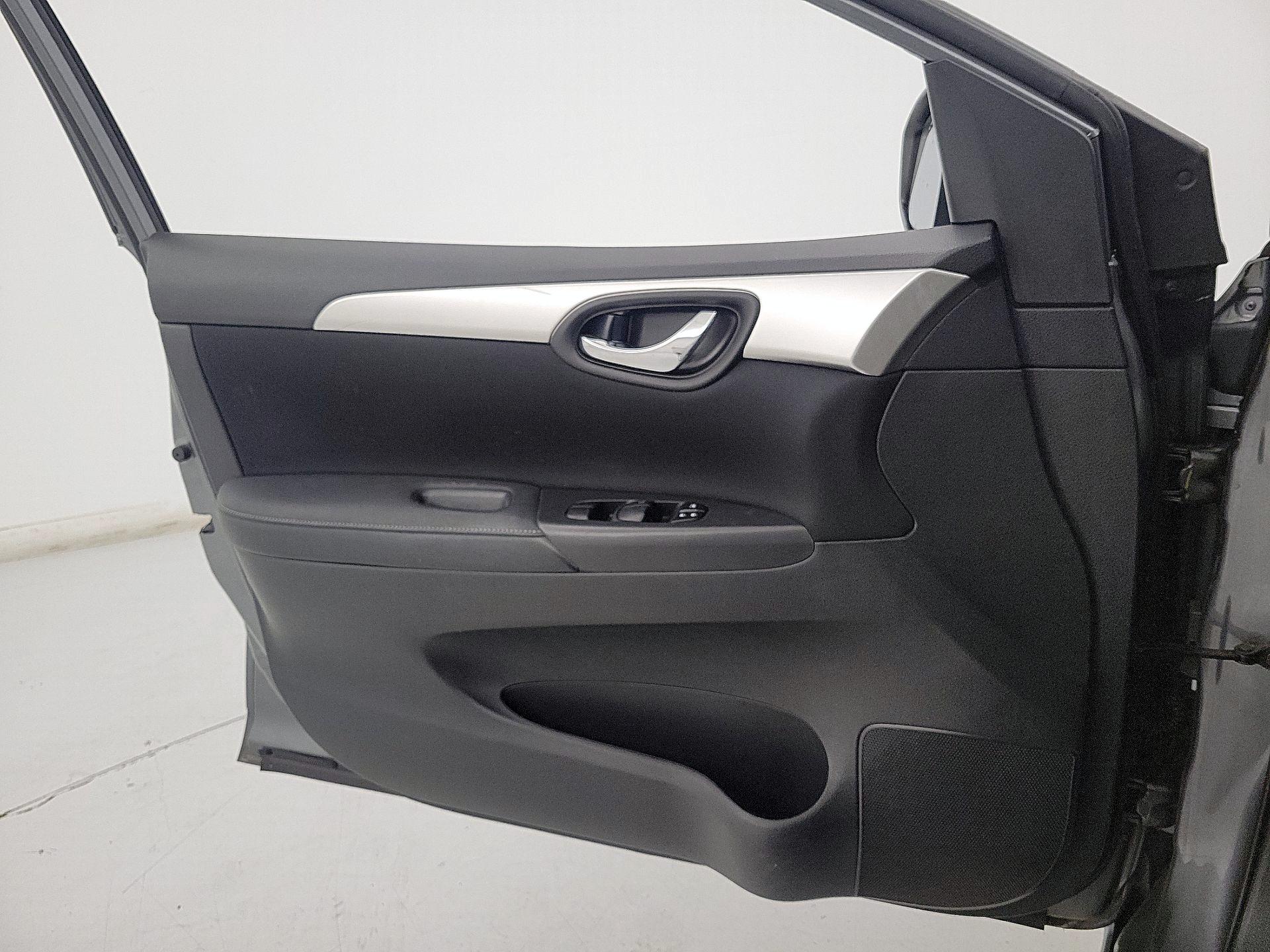 Thumbnail: 2017 Nissan Sentra - 12