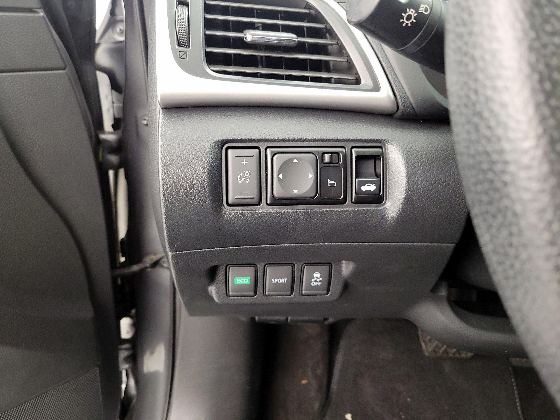 Thumbnail: 2017 Nissan Sentra - 13