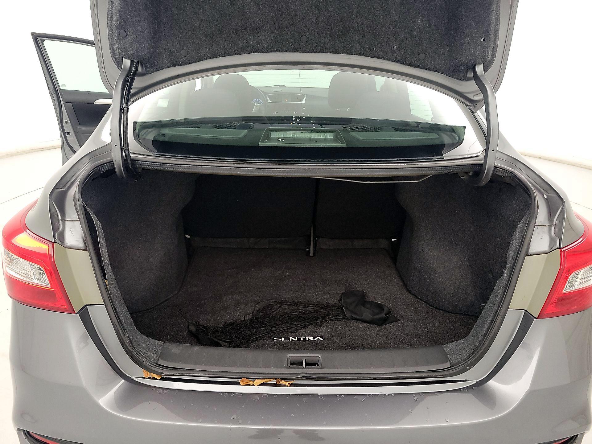 Thumbnail: 2017 Nissan Sentra - 18