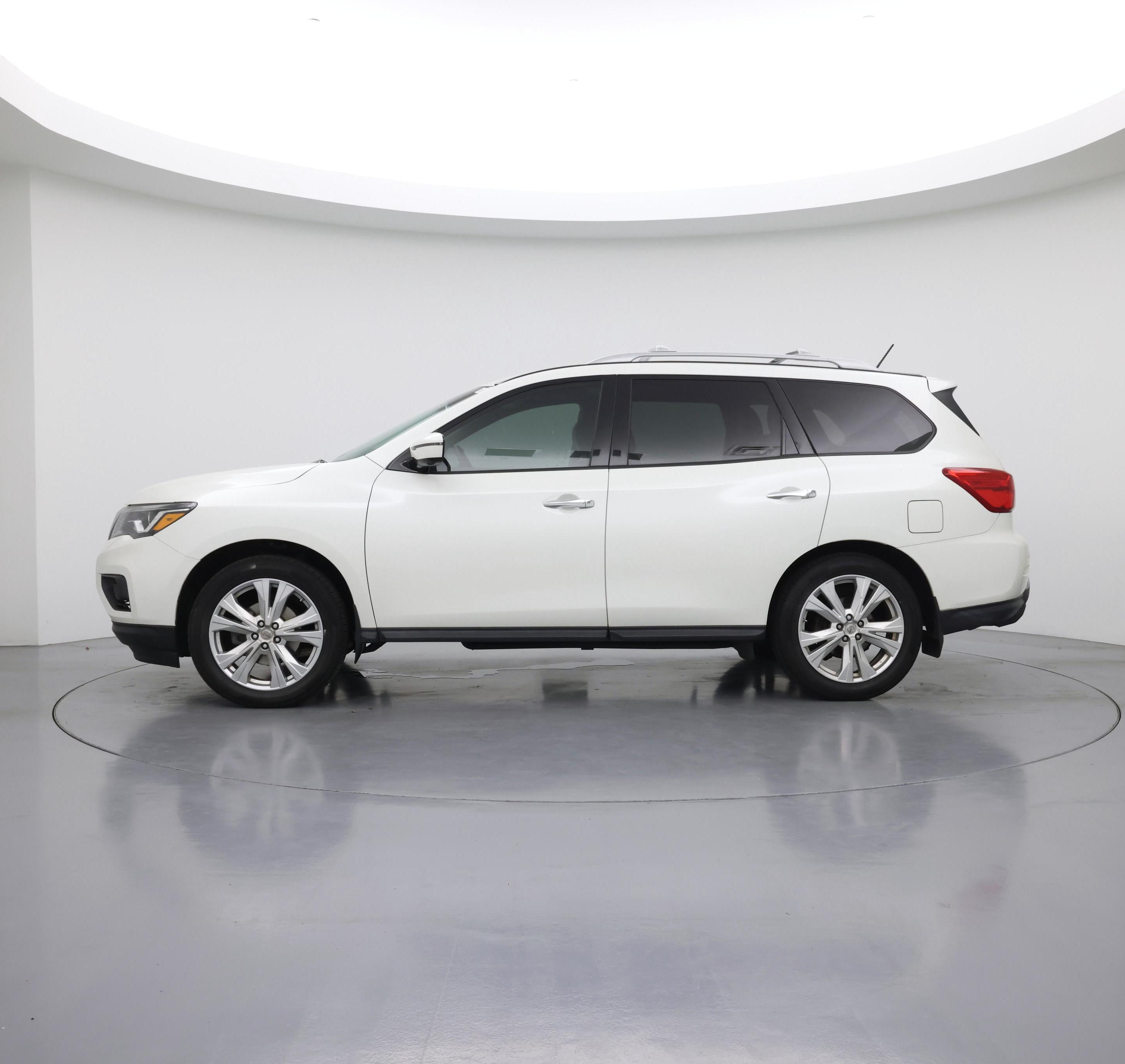 Thumbnail: 2018 Nissan Pathfinder - 3