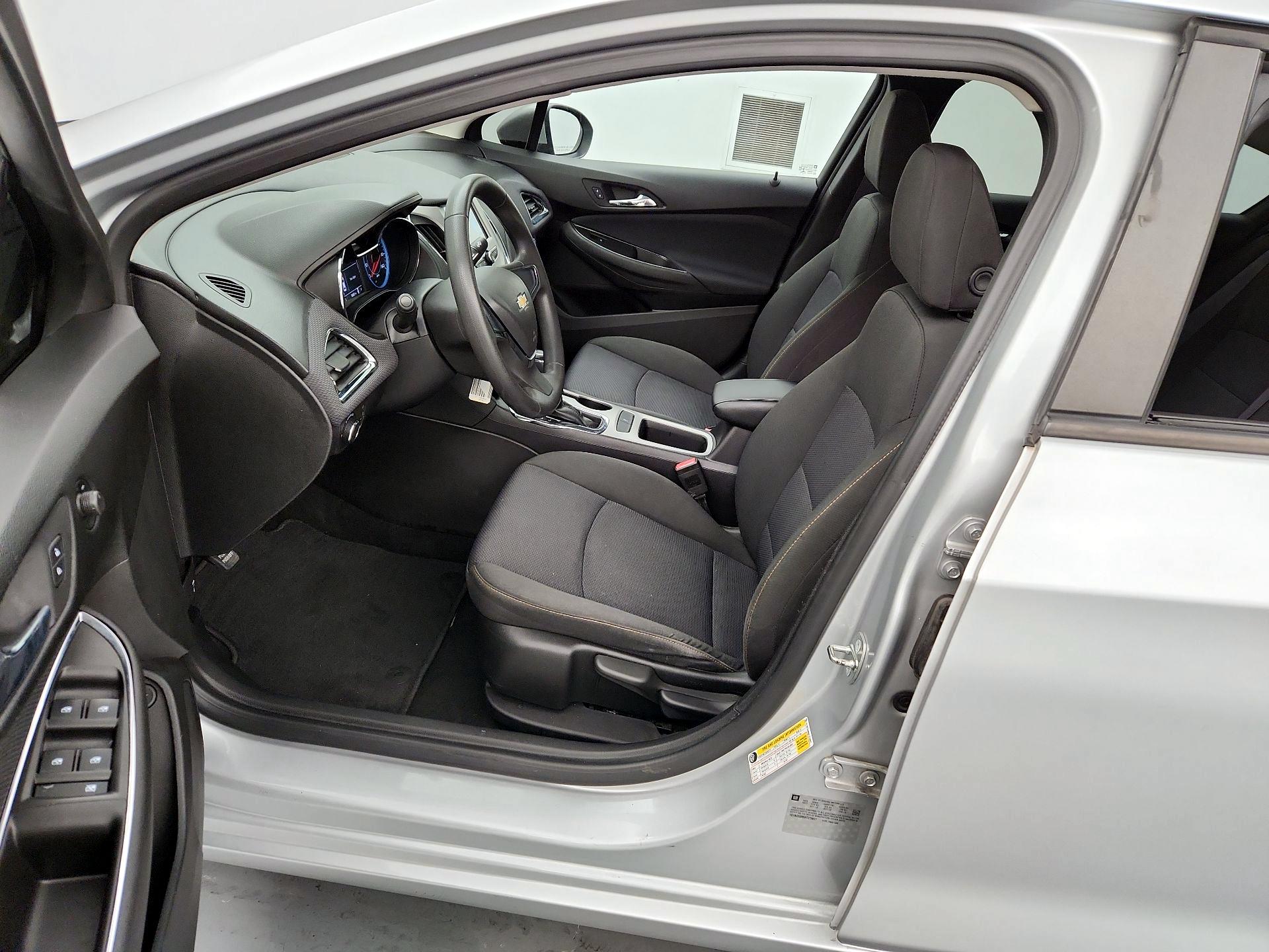 Thumbnail: 2017 Chevrolet Cruze - 11