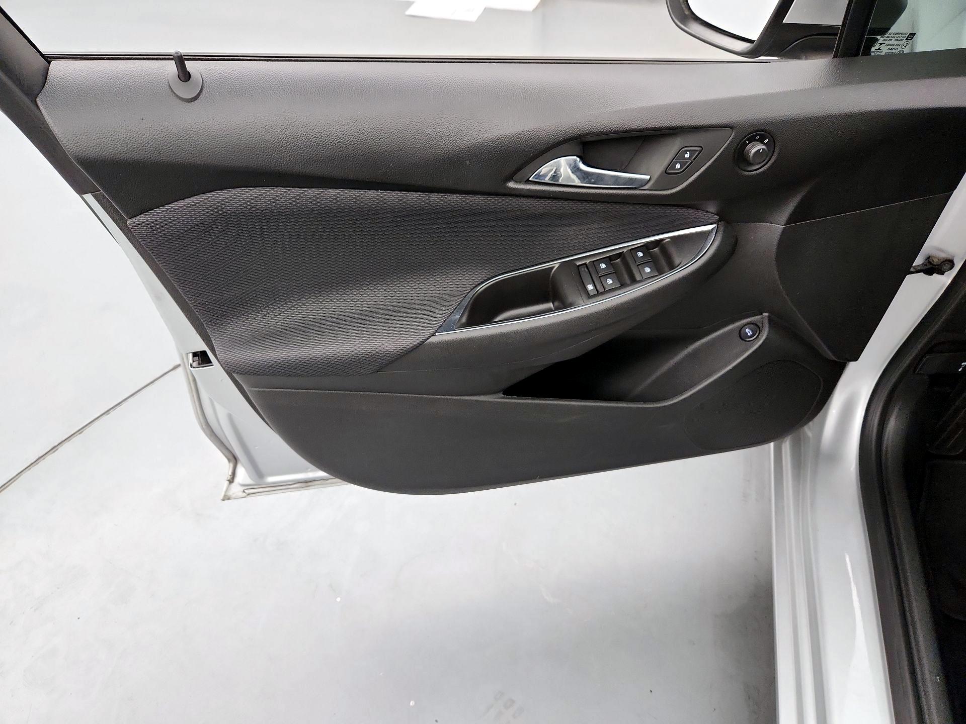 Thumbnail: 2017 Chevrolet Cruze - 12