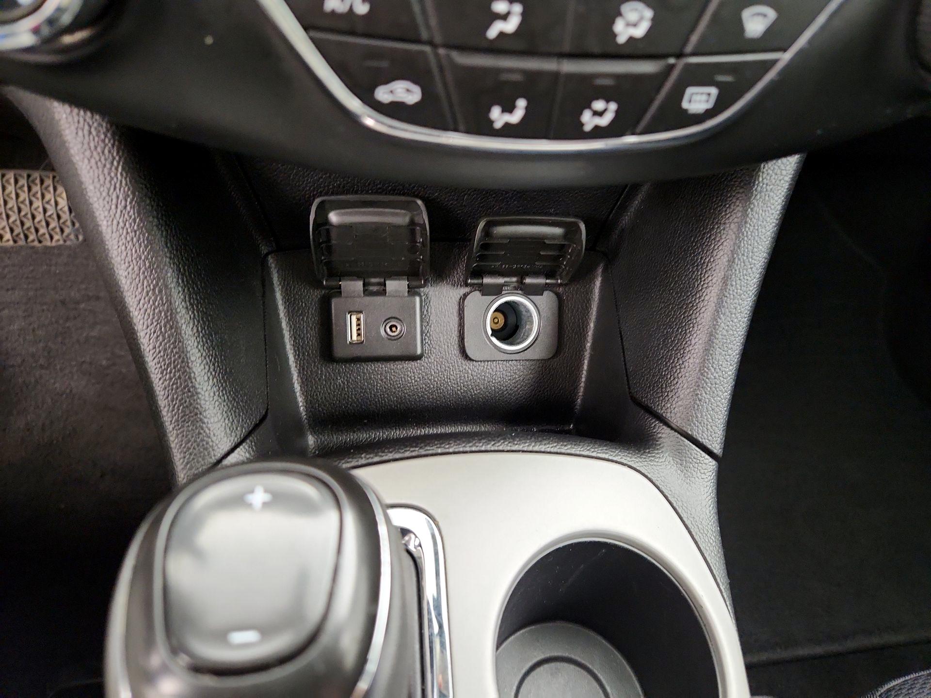 Thumbnail: 2017 Chevrolet Cruze - 18