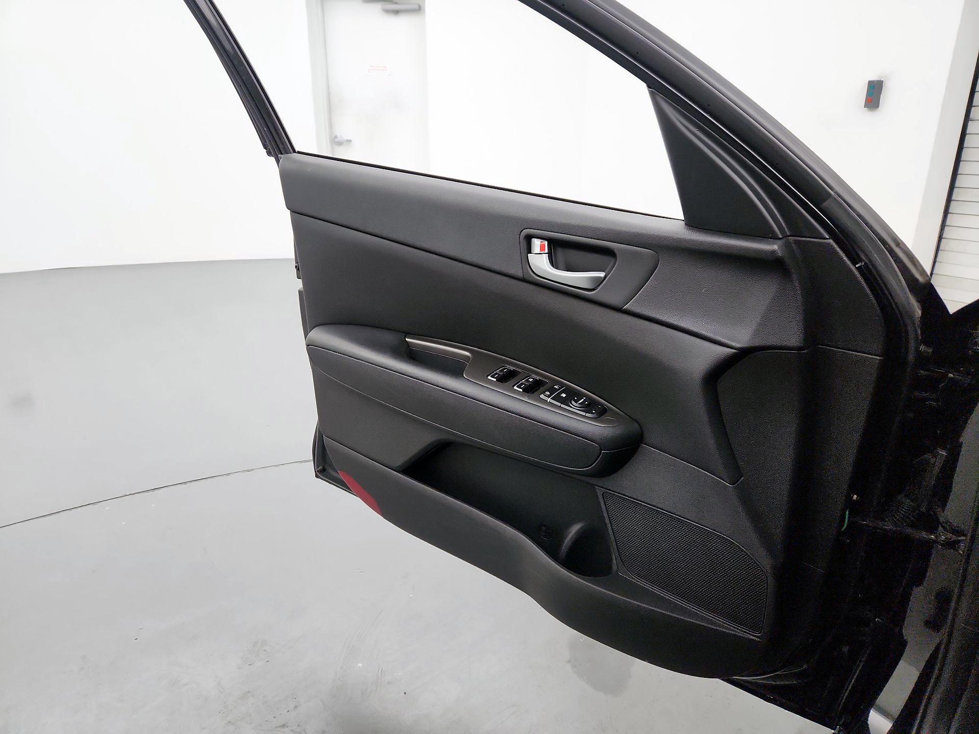 Thumbnail: 2019 Kia Optima - 12