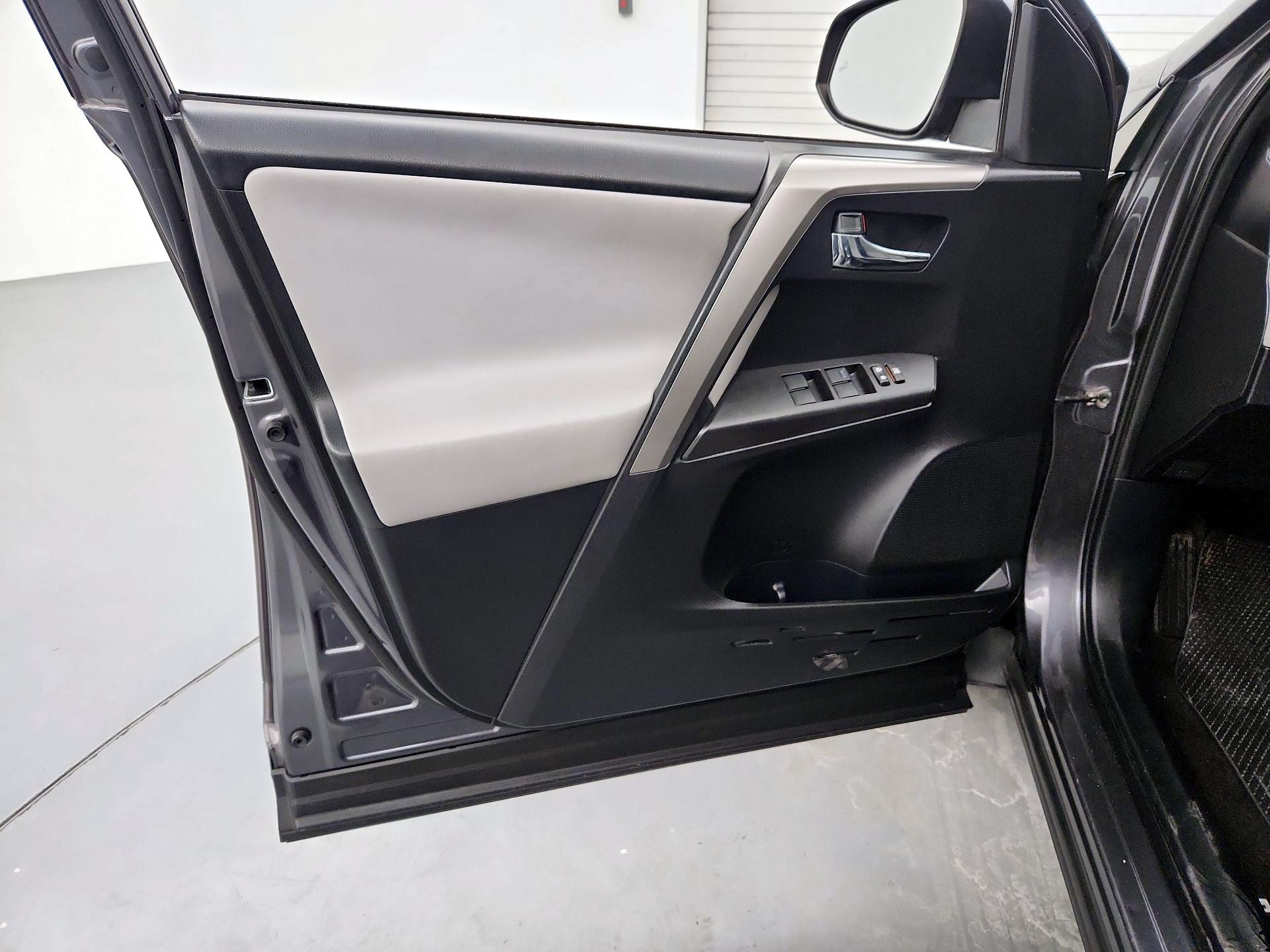 Thumbnail: 2017 Toyota RAV4 - 12