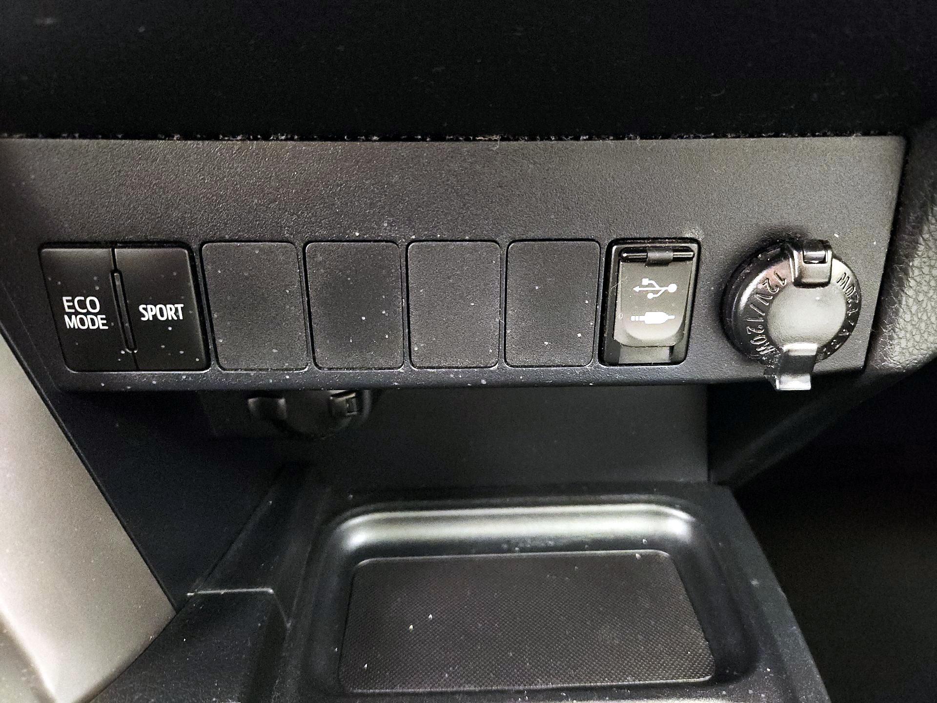 Thumbnail: 2017 Toyota RAV4 - 18